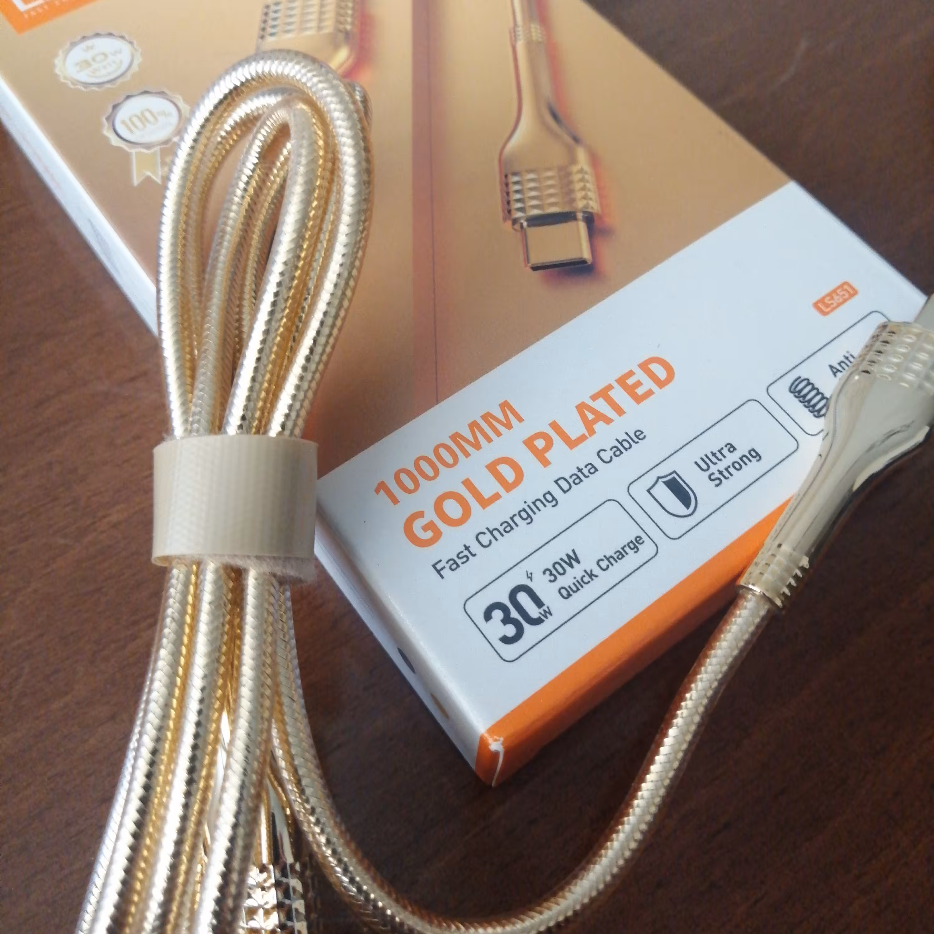 کابل بسیار بسیار با کیفیت  LDNIOصد درصد فست شارژ با جنس بدنه فنری طلایی 