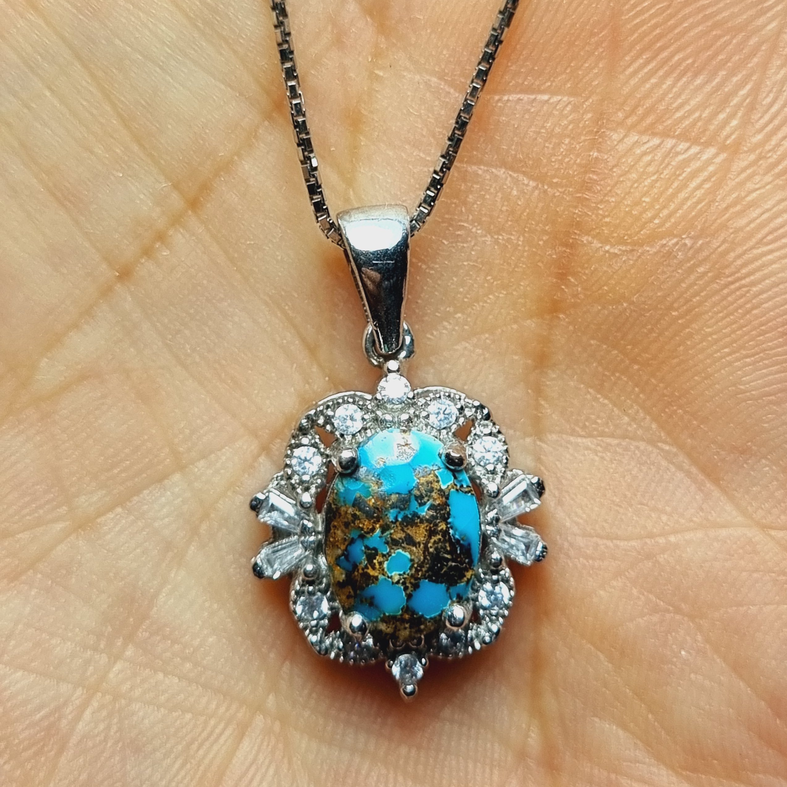 مدال و زنجیر  نقره با نگین فیروزه طبیعی نیشابور