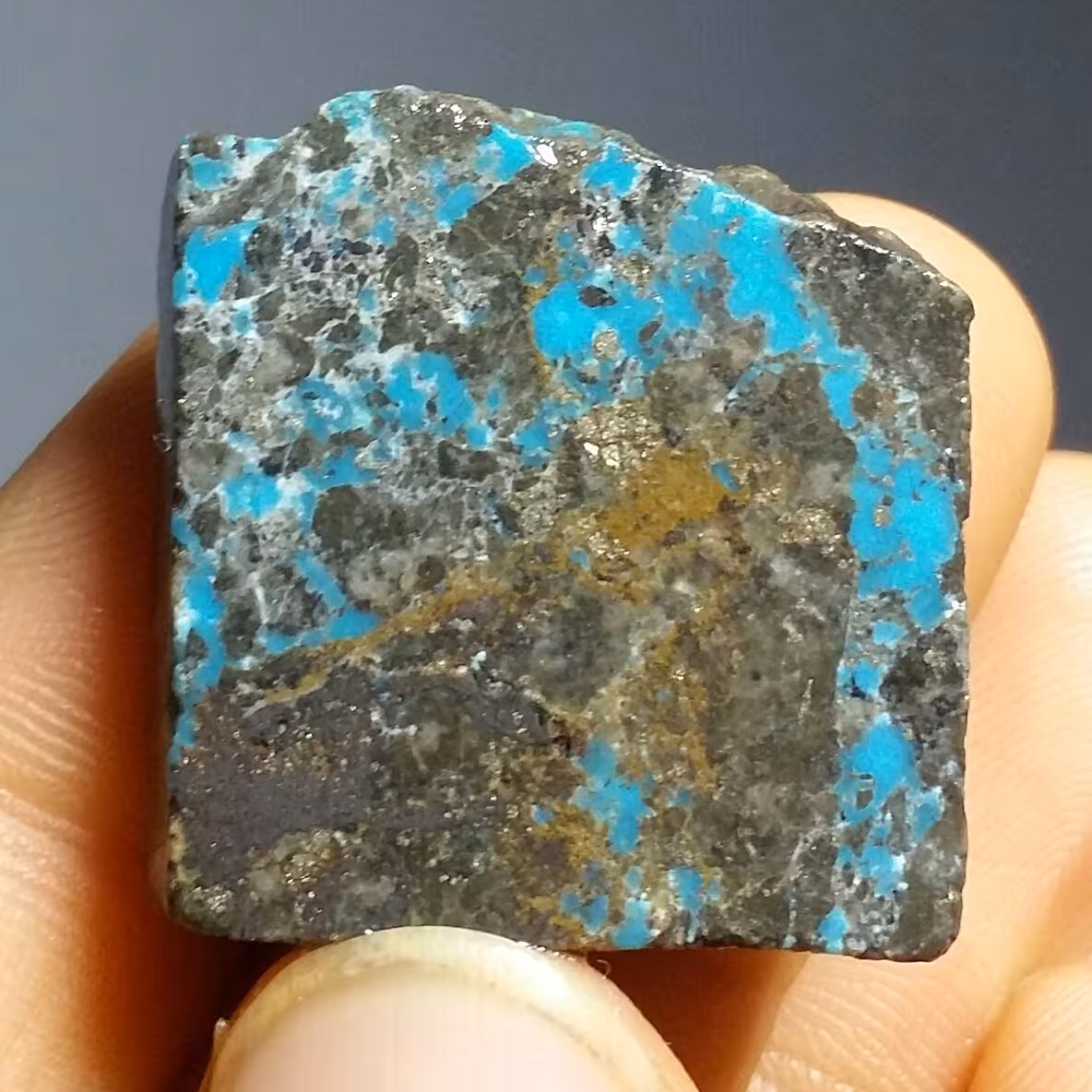 سنگ راف حبه فیروزه اصل نیشابور آبی بسیار خوش رنگ صد در صد طبیعی کد 11349