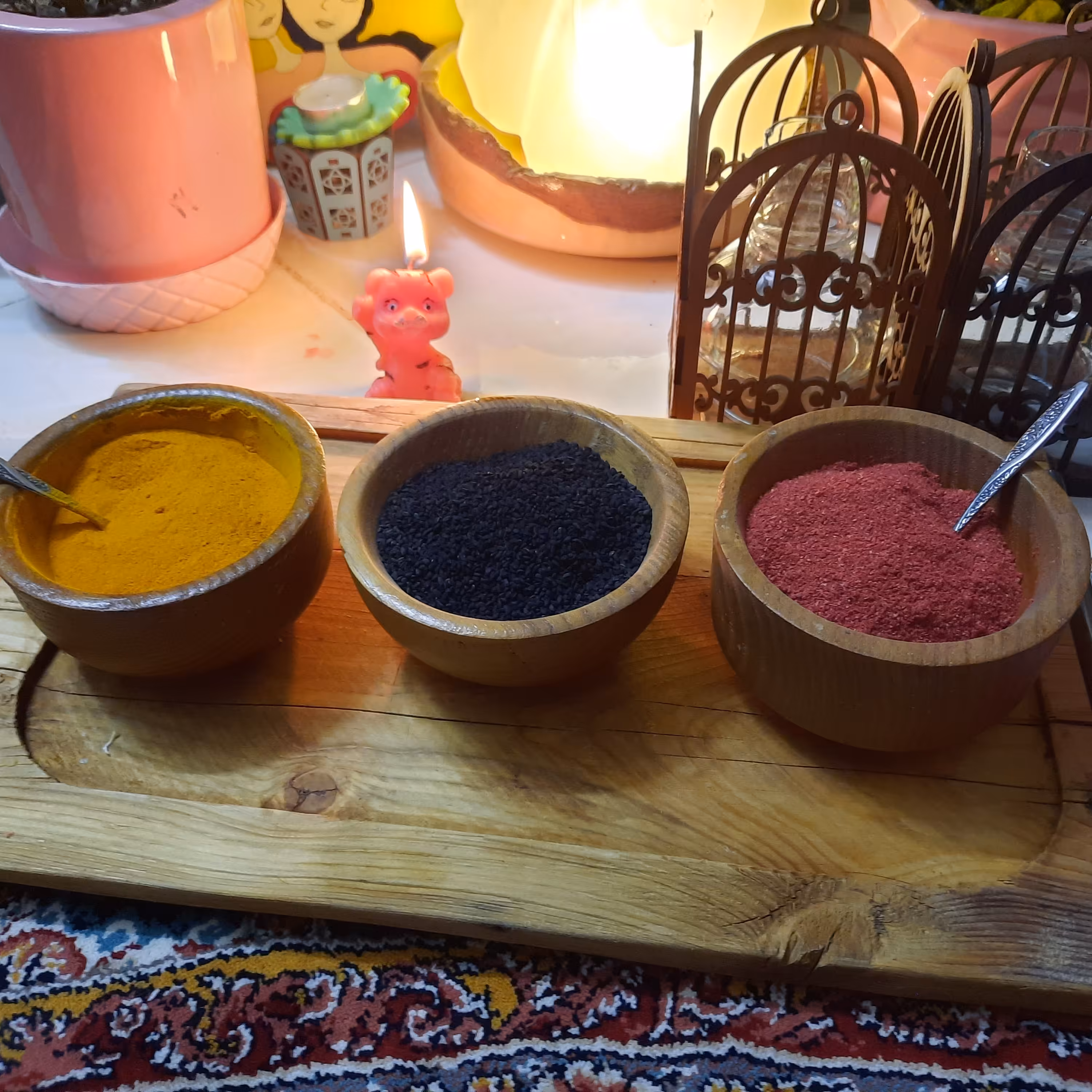 کاسه سرو خشکبار و آجیل یا ادویه