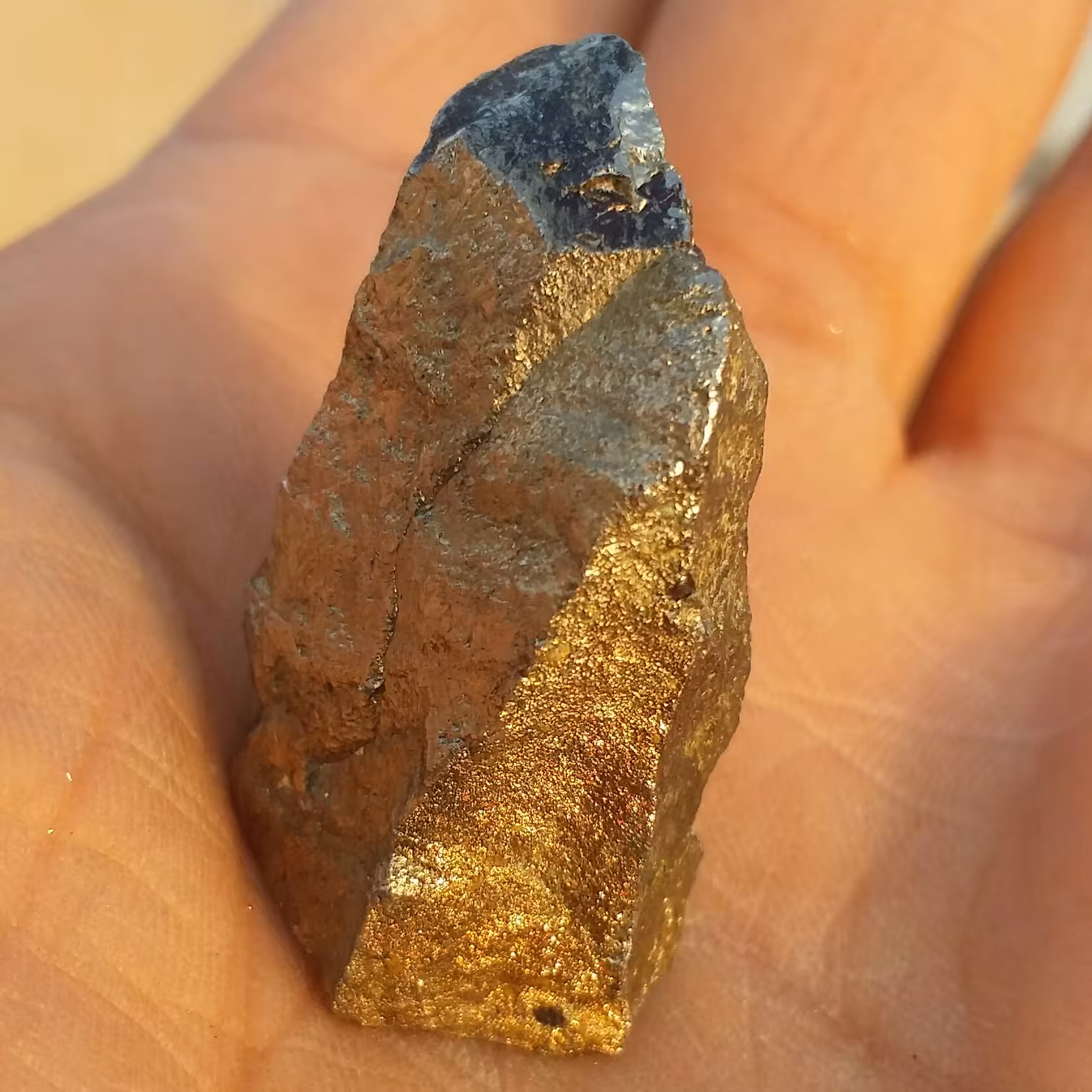 سنگ راف حبه شده پیریت طلایی ملقب به سنگ طلا 100 در 100 طبیعی شاهکار خلقت
تماما پیریت بدون ناخالصی
بی نظیر
کد 8811