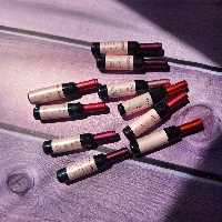 تینت لب شامپاینی من زی میائو 
Man zi miao lip tint
