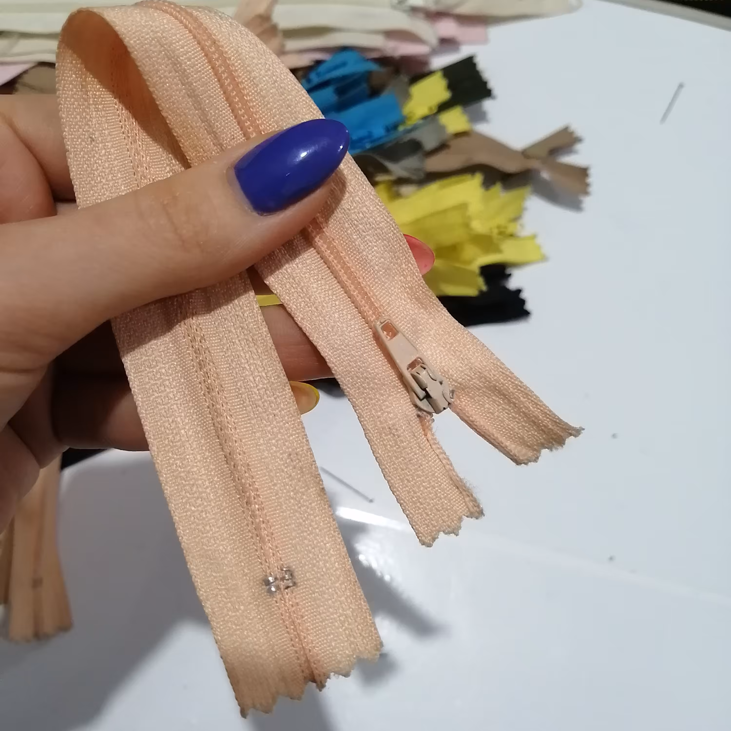 زیپ 20 سانتی هلویی ساده 