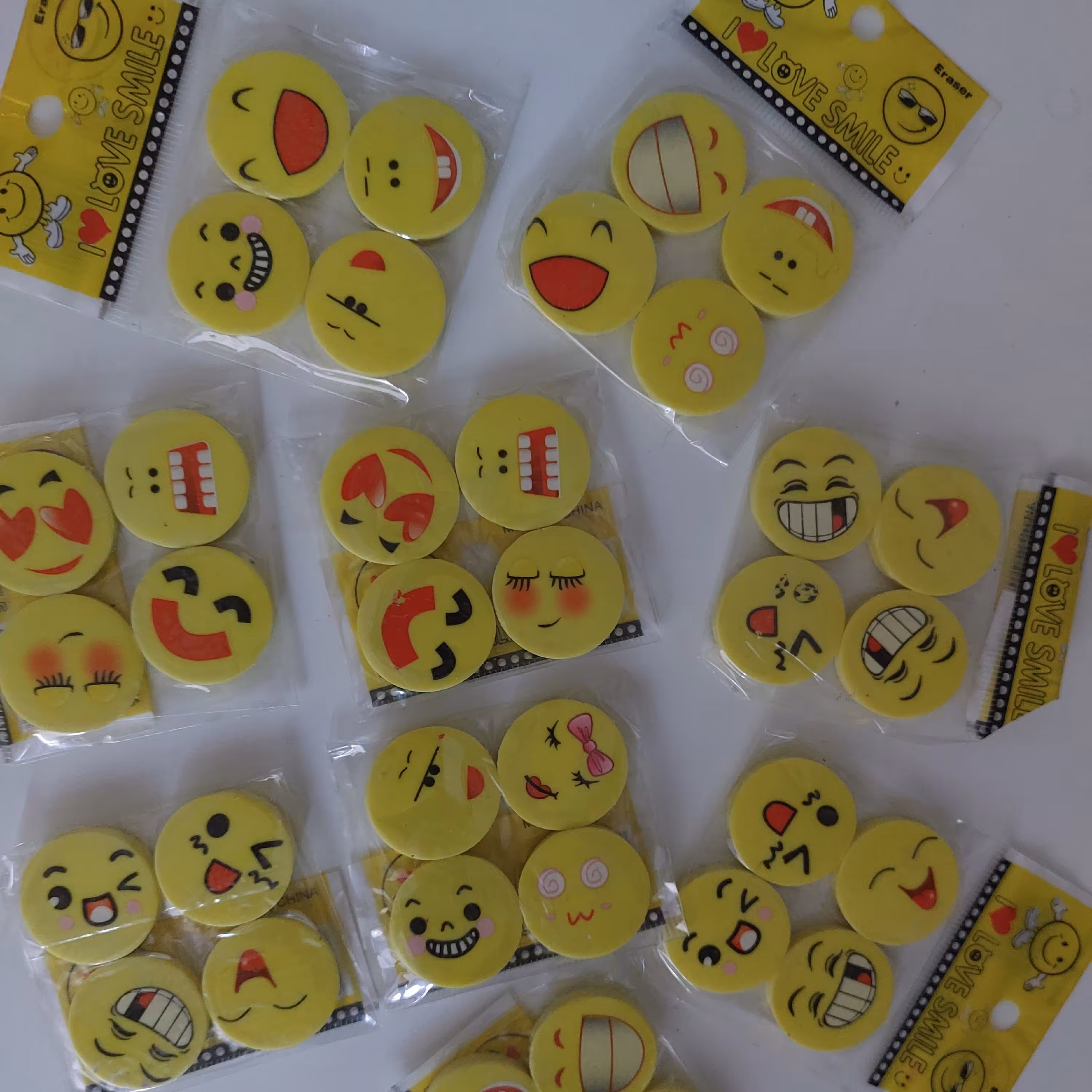 پاکن 4 عددی طرح ایموجی