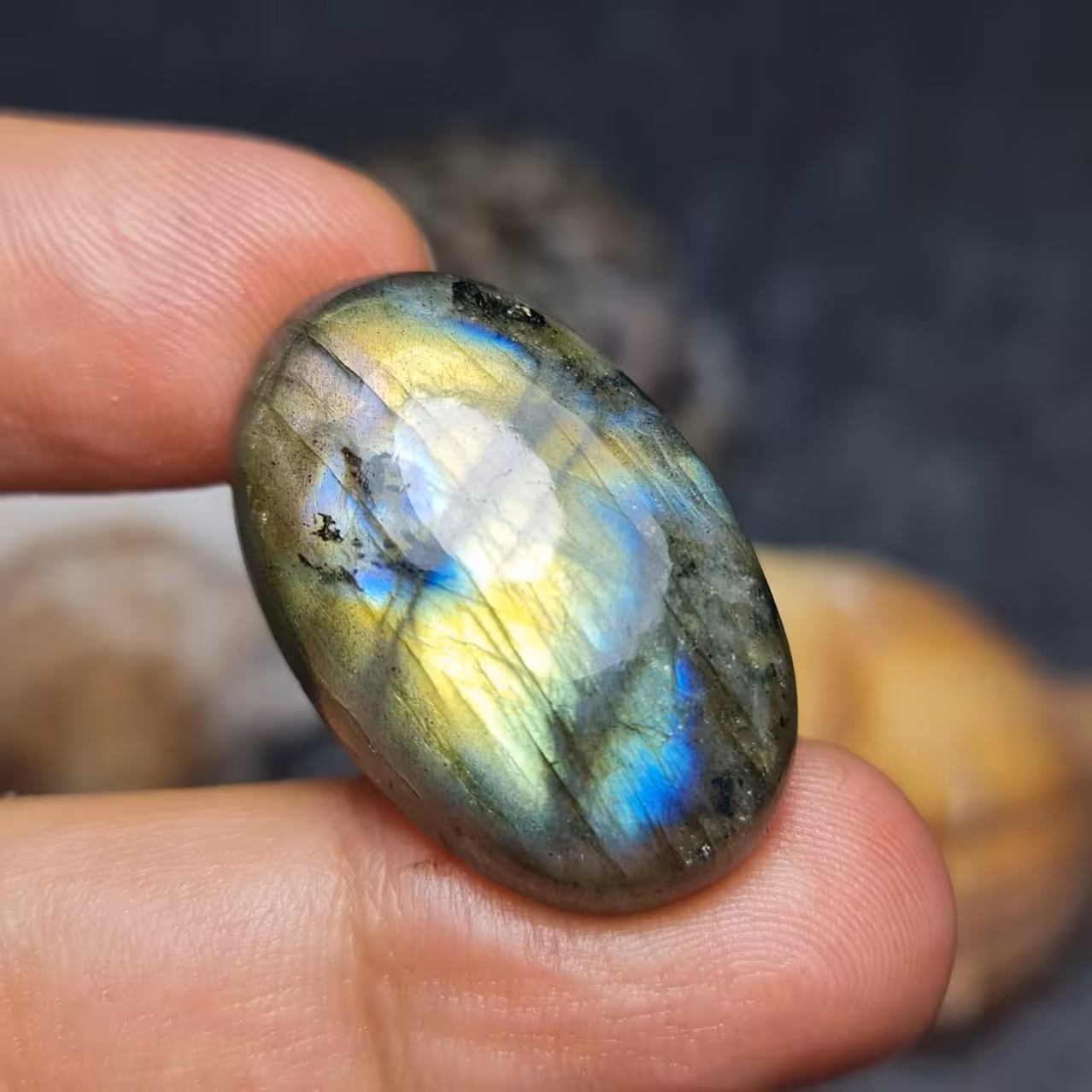  نگین فوق العاده زیبای سنگ صد درصد طبیعی لابرادوریت اصل معدنی
کد 27771