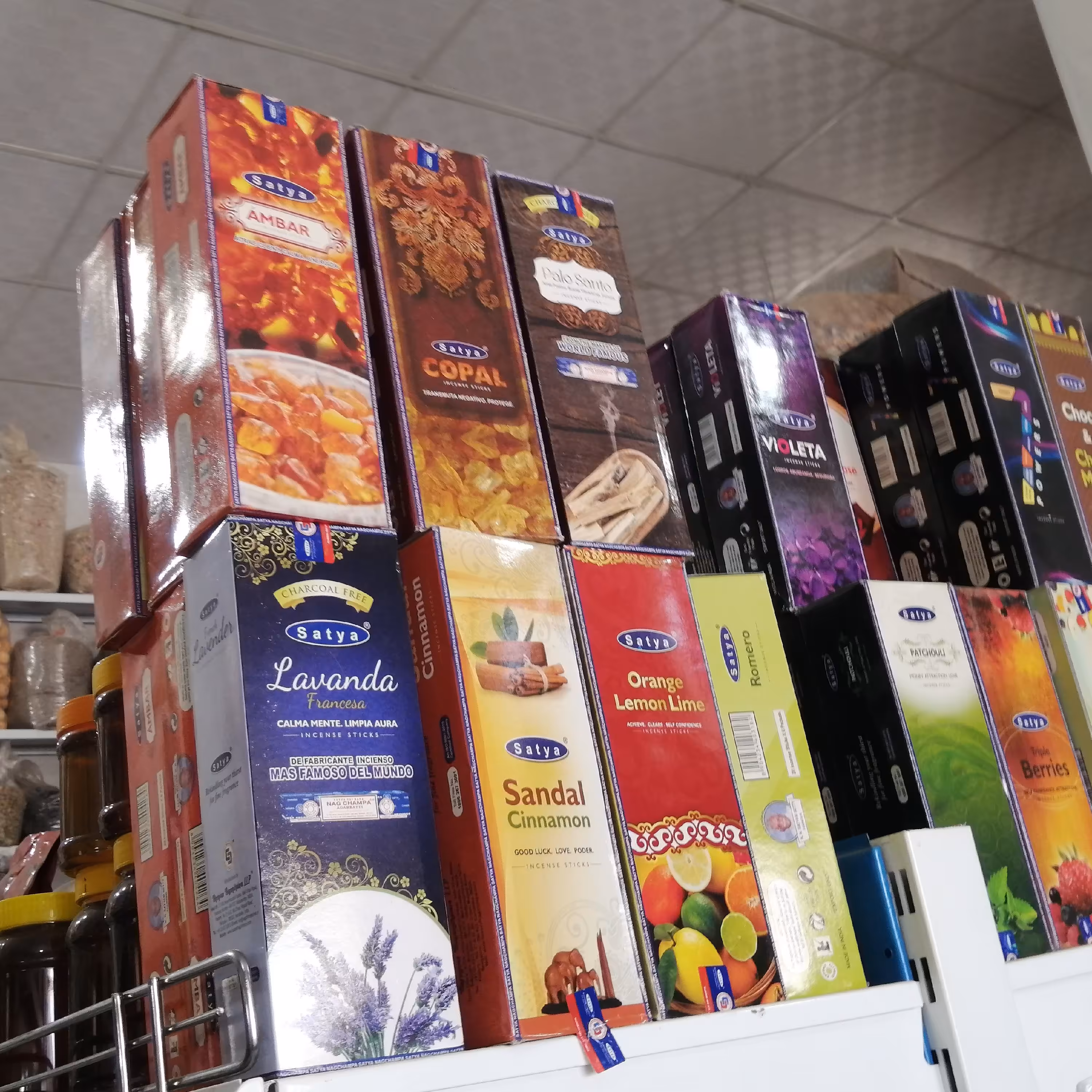 عودهندی اصل بسته شامل 6 قوطی هر قوطی حاوی20 عدد عود میله ای