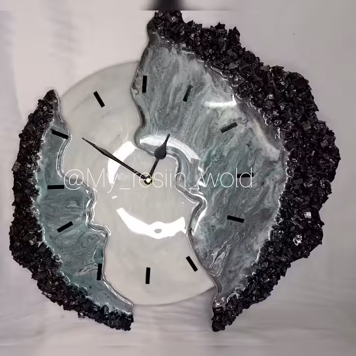 ساعت رزینی دفرمه هزینه ارسال بعهده مشتری(پسکرایه)