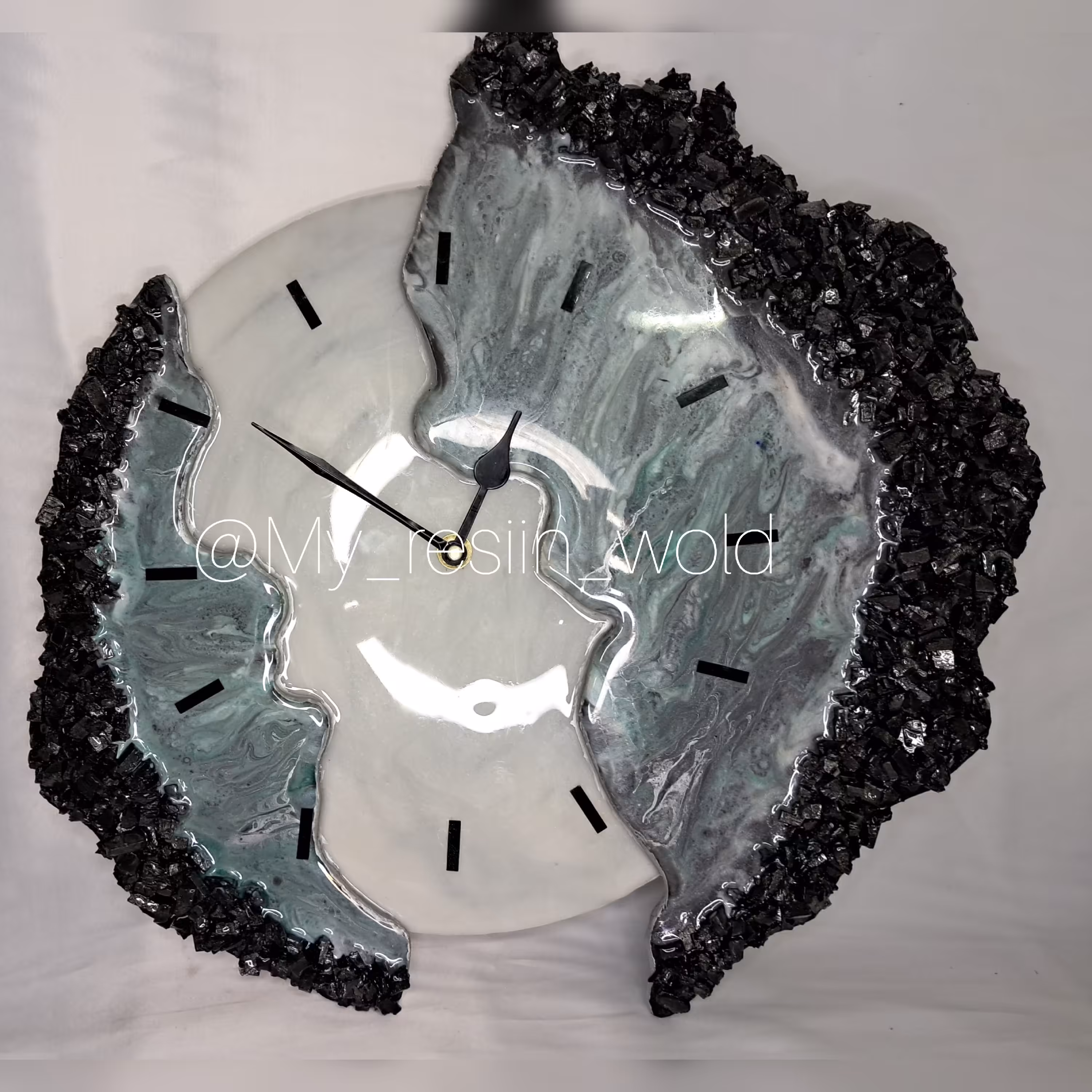 ساعت رزینی دفرمه هزینه ارسال بعهده مشتری(پسکرایه)