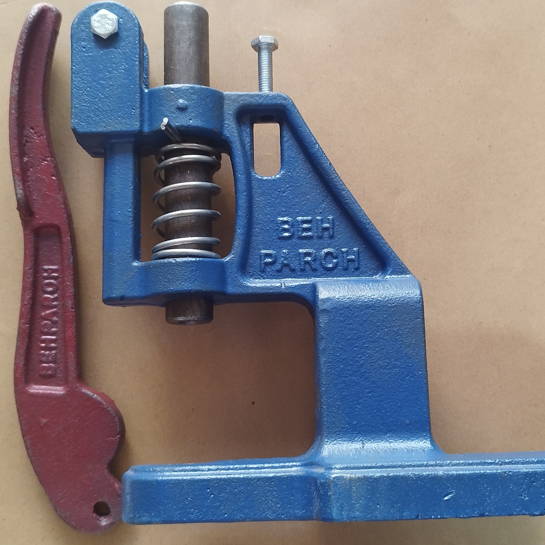 دستگاه دکمه پرسی مارک به پرچ