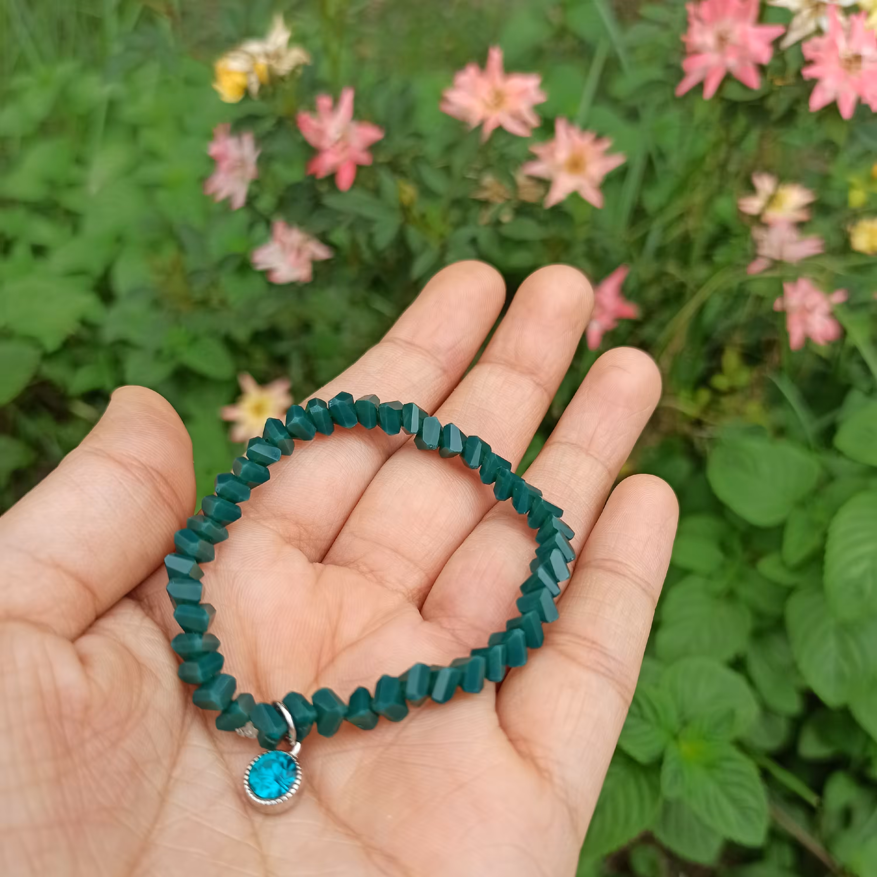 دستبند مروارید کریستال سبز یشمی با آویز پلاک فیروزه ای