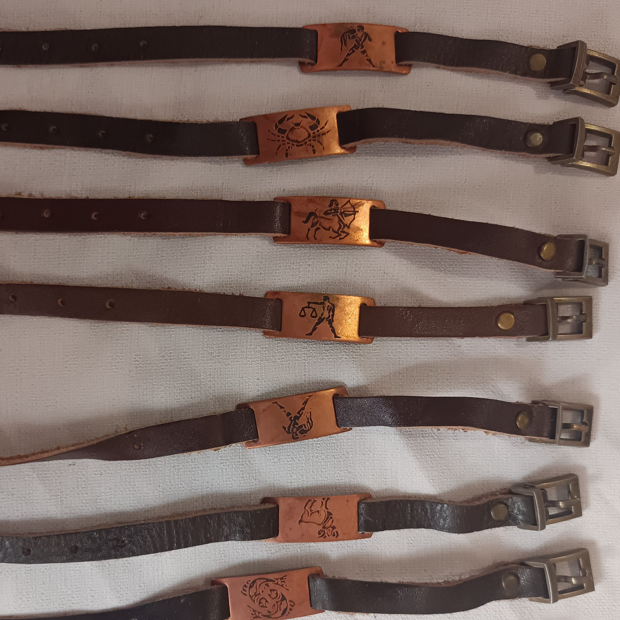 دست بند چرم ومس باطرح ماه تولد 