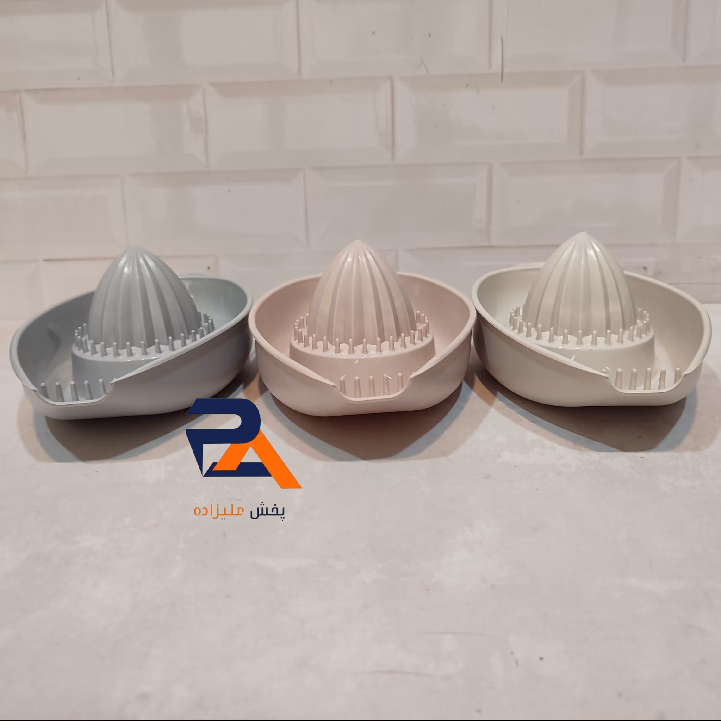 آب مرکبات گیری دستی آب میوه گیری دستی  جنس  پلاستیک مواد نو تگ رنگ   محصول معتبر شرکت رعنا 