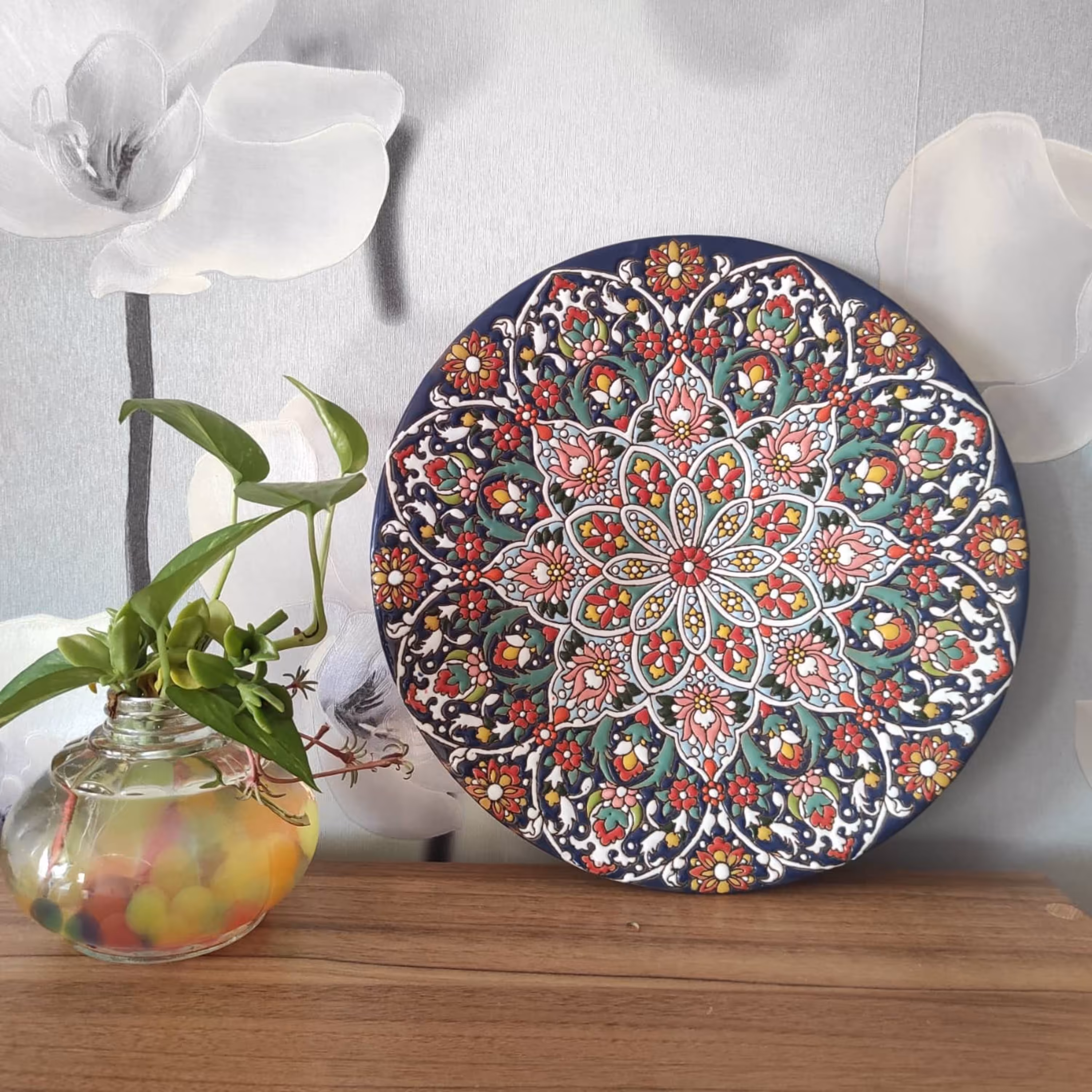 بشقاب دیوارکوب سفالی میناکاری