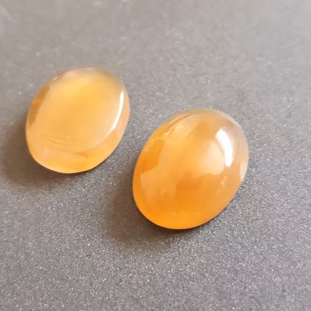 سنگهای عقیق زرد خراسانی طبیعی دست تراش سایز متوسط امکان فروش تکی هم میباشد