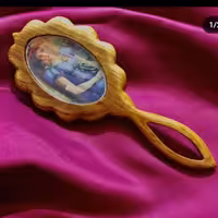 آینه دستی چوبی یک طرف آینه و یک طرف رزین