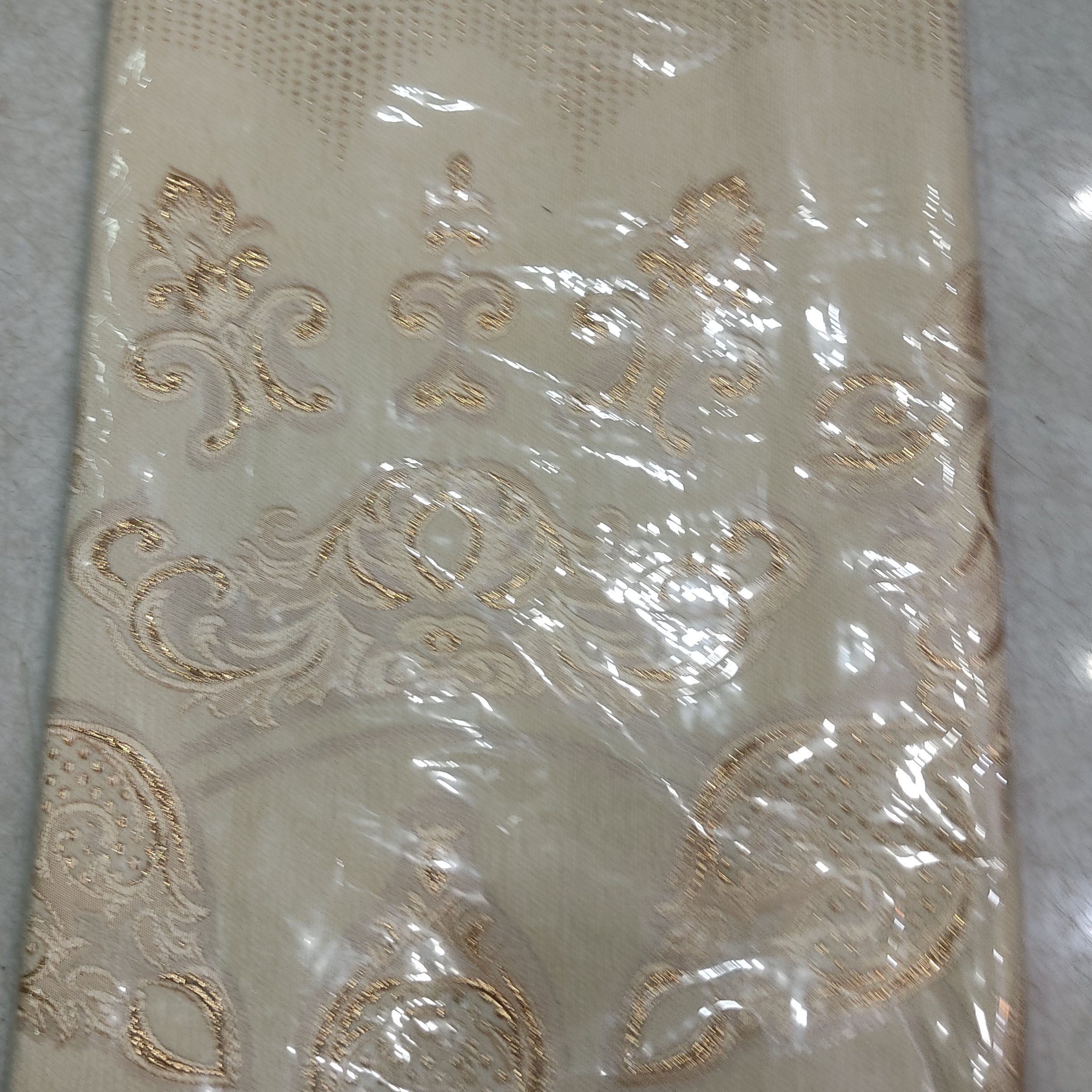 رومیزی گل برجسته
