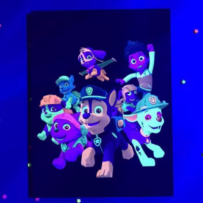 تابلو بلک لایت با طرح سگهای نگهبان سایز 15 در 20 سانتی متر Blacklight