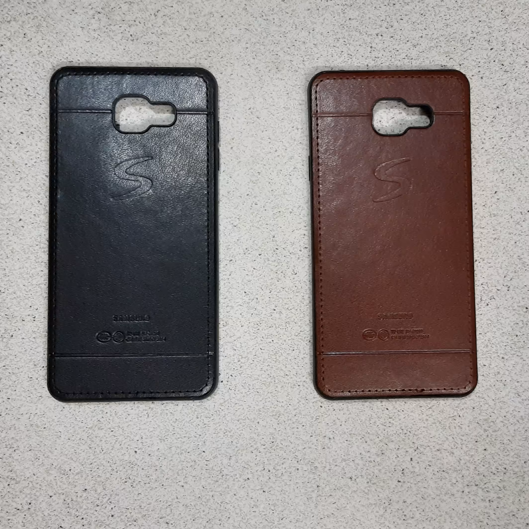 قاب چرم سامسونگ مدل A7 2017 مناسب برای محافظت از پشت گوشی و خط خش
با دوام