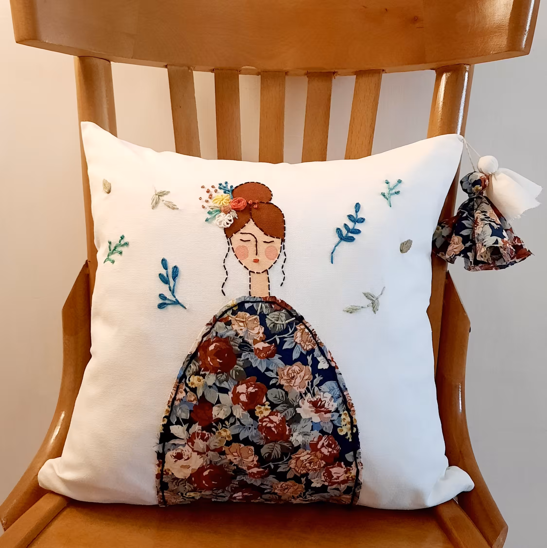 کاور کوسن دخترانه لینن هزینه ارسال پسکرایه و با اسنپ باکس چاپار  و پیک میباشد