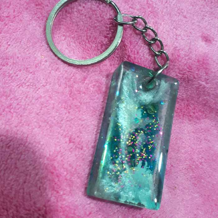 جاکلیدی و آویز کیف رزینی دست ساز دو طرفه طرح آبشار