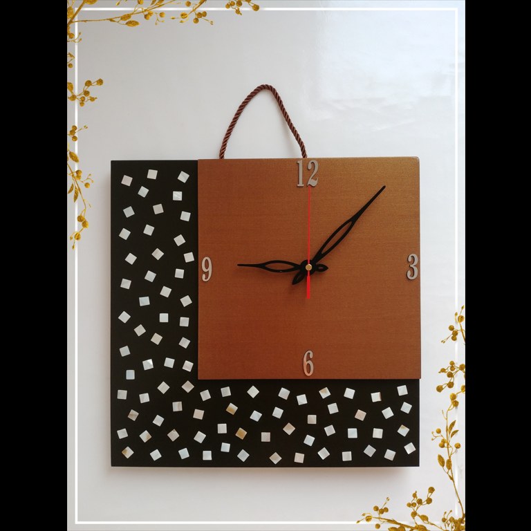 ساعت دیواری فانتزی مربع 35در35 مشکی برنز صدفی