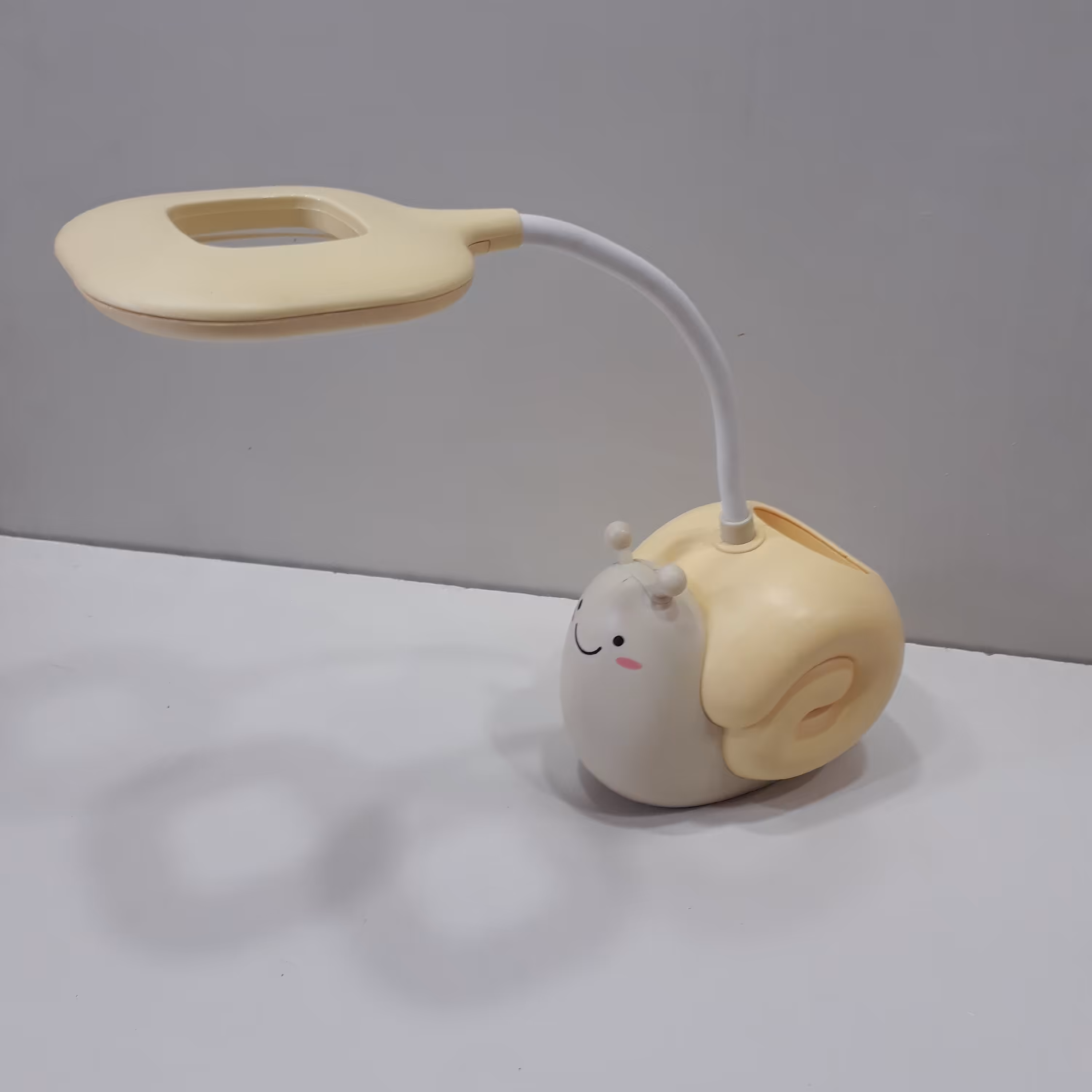 چراغ مطالعه طرح حلزون