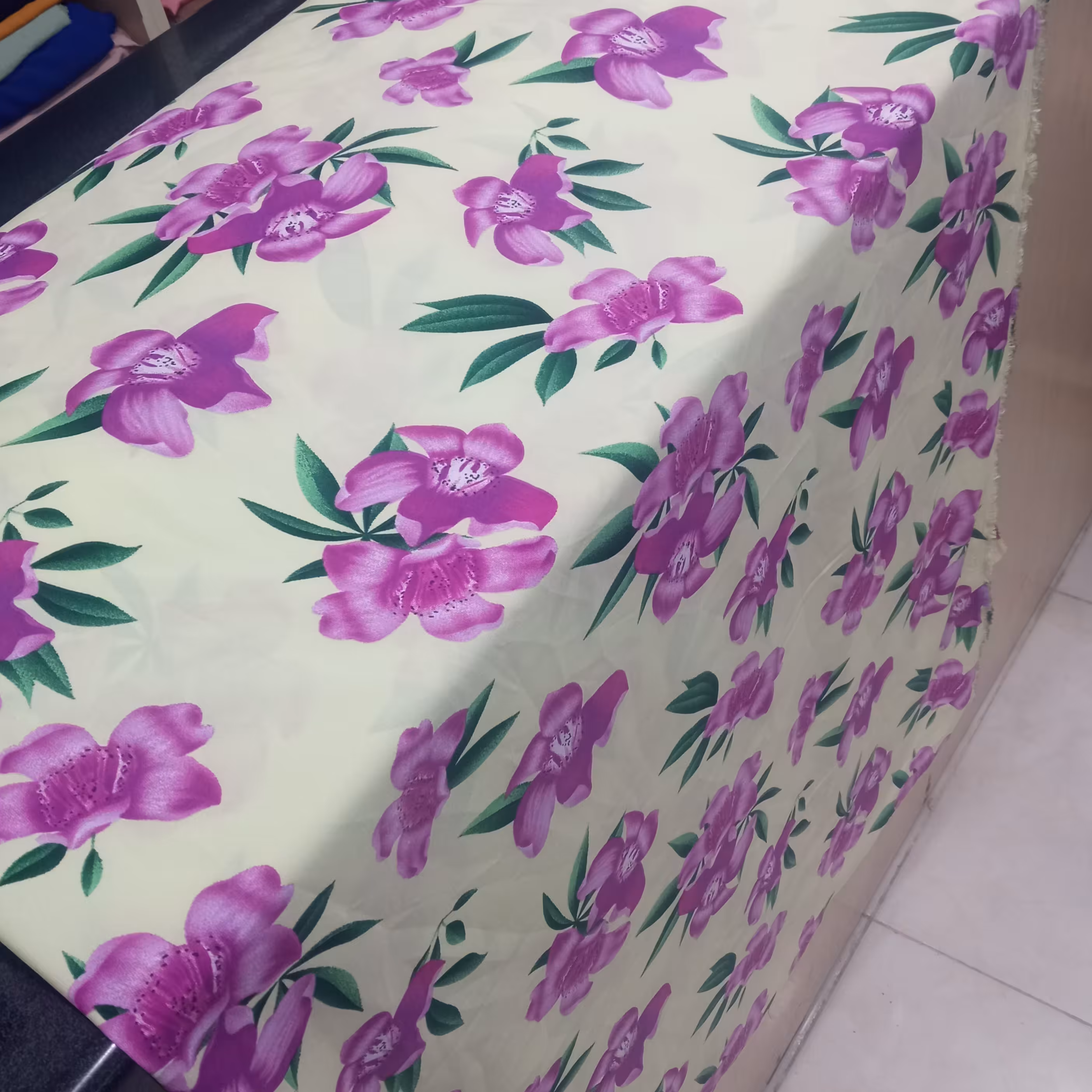 کرپ ابریشم گلدار کد 33