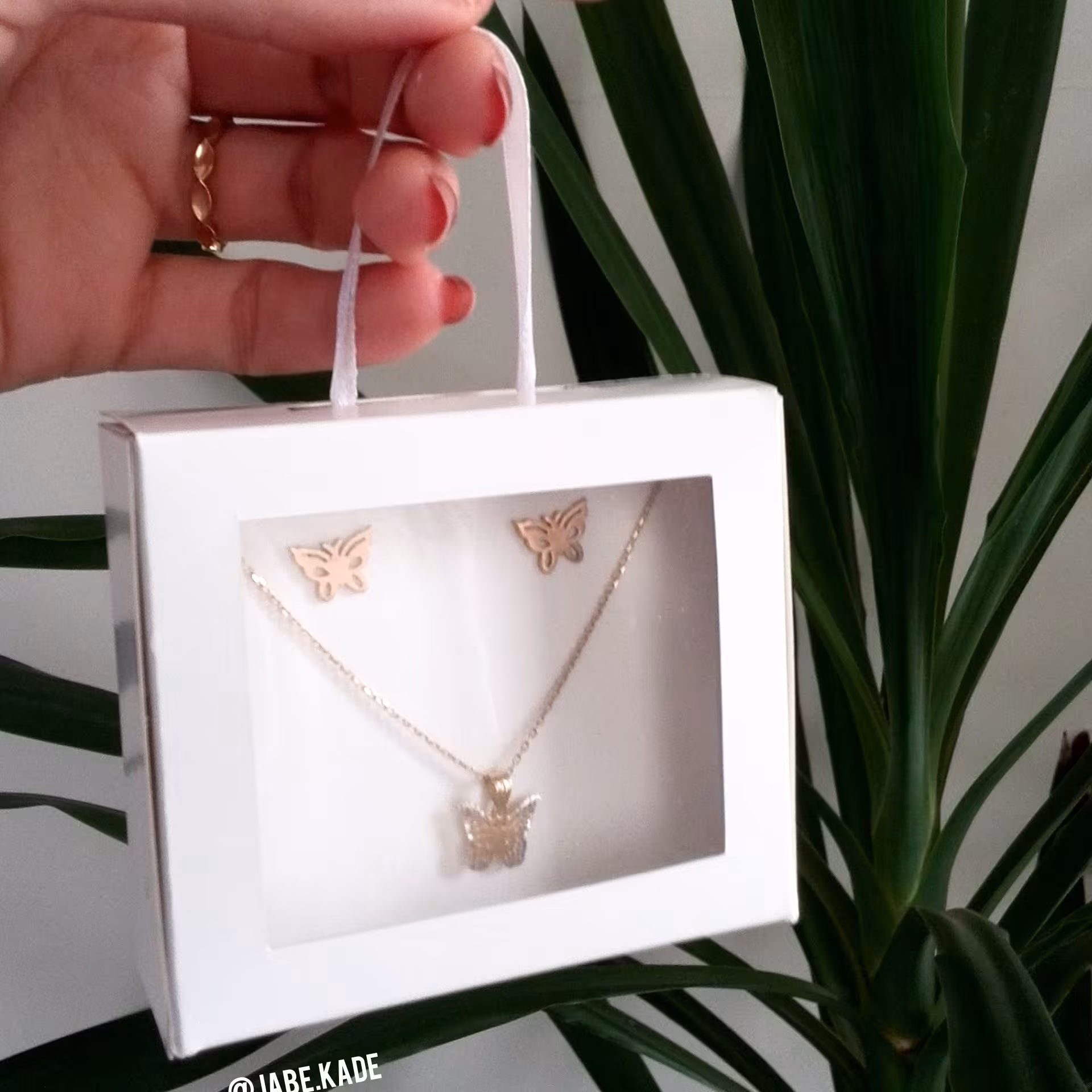 جعبه کیفی سفید 