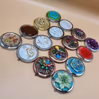 آینه  آرایشی طرح دار  دو طرفه