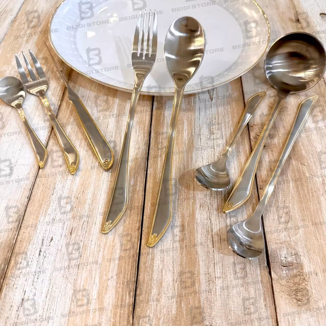 سرویس قاشق چنگال 30 نفره    151 پارچه  نیکلاس مات طلایی ( 330 WSF )