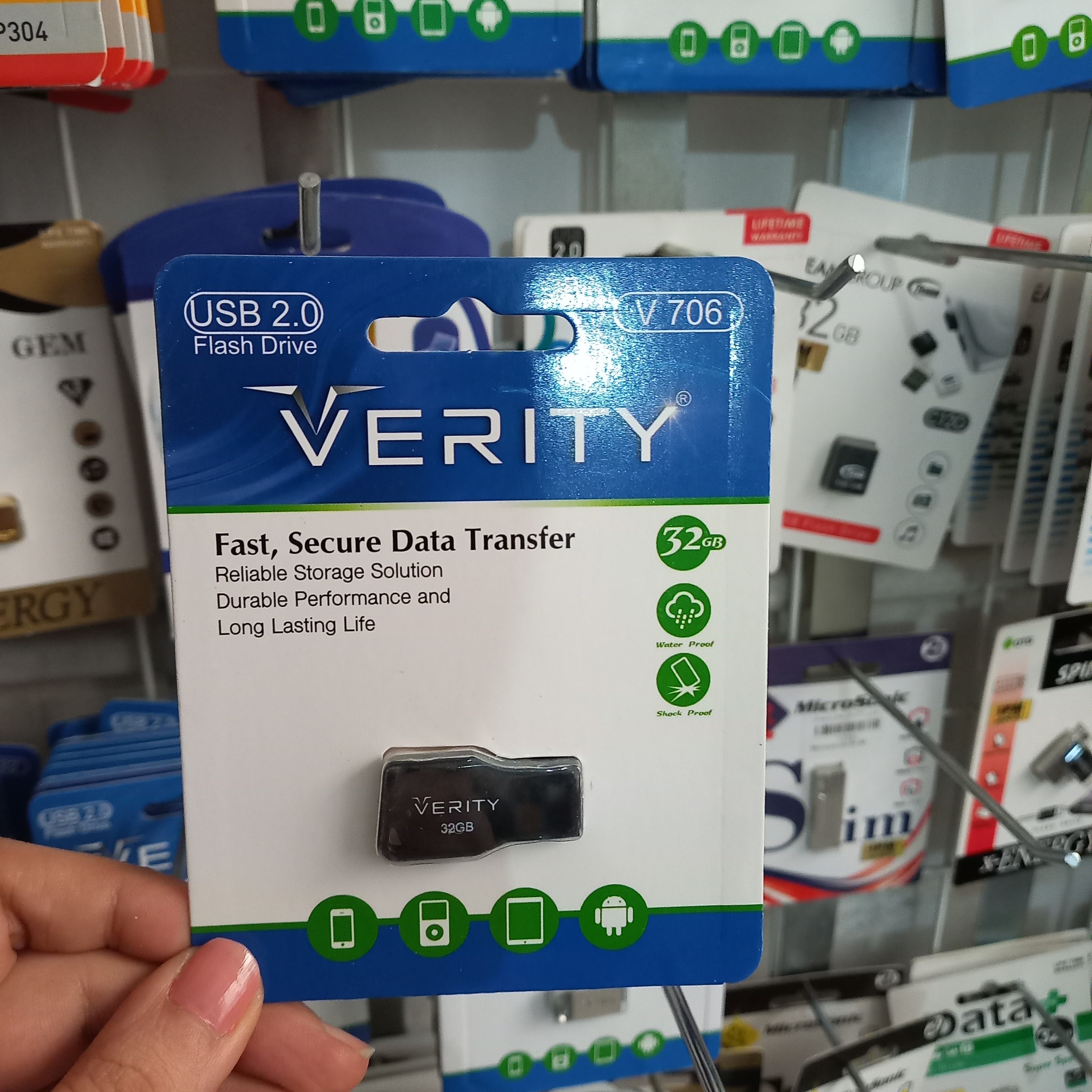 فلش 32گیگ وریتی VERITY V706 فلزی دارای گارانتی مادام هدیه بند فلش