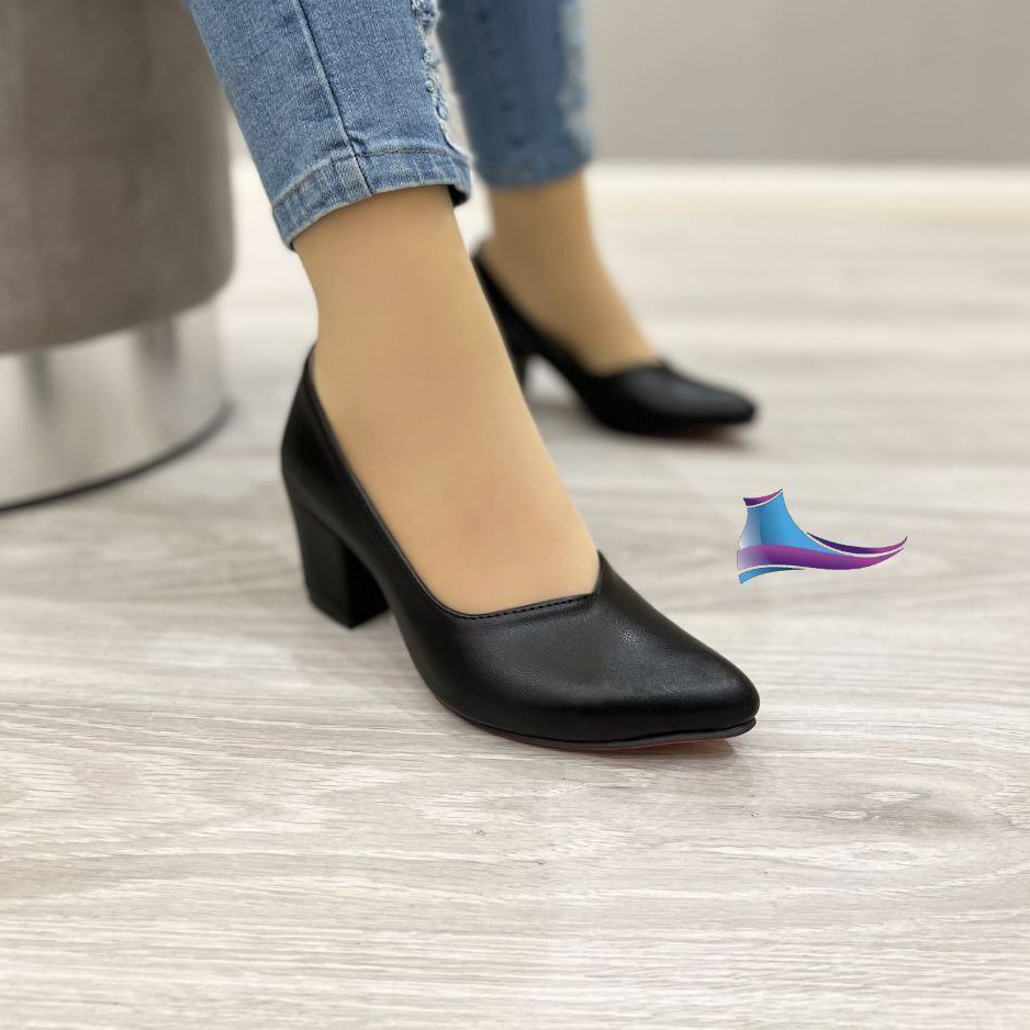مجلسی
کد 553 
قالب استاندارد 
پاشنه 5cm
کیفیت عالی 
پاخور  شیک 