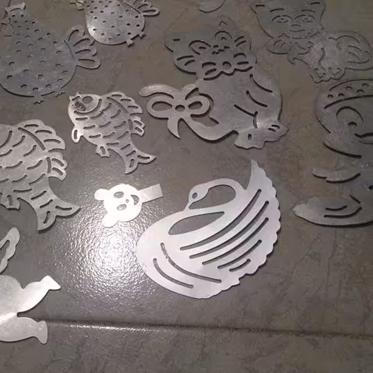 شابلن هویه کاری روی پارچه