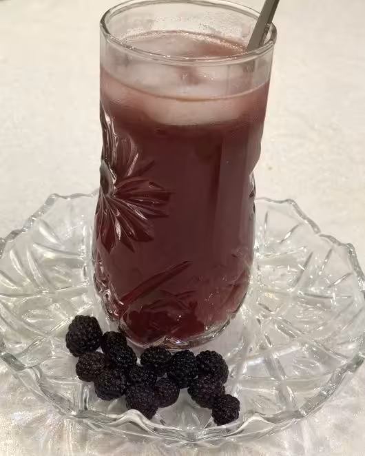 شربت خانگی تمشک 600 گرمی رنگ زرشکی