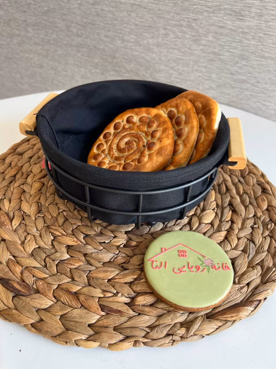 سبد نان گرد کاریزما مشکی