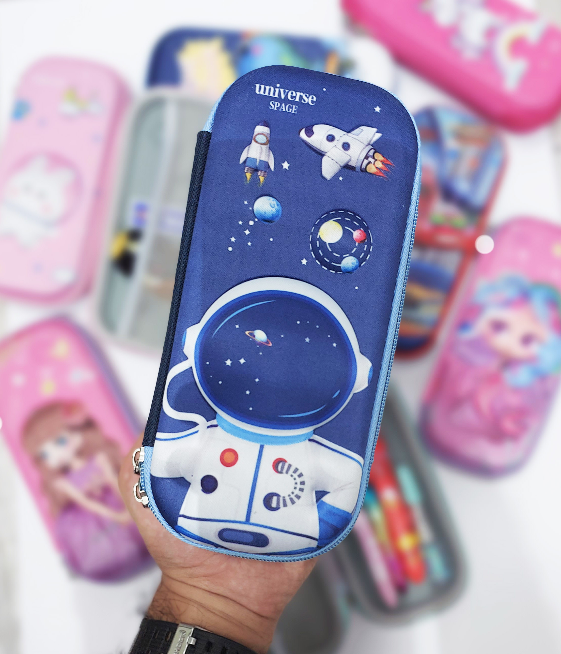 جامدادی کتابی سه بعدی کوچک طرح فضانورد در فضا