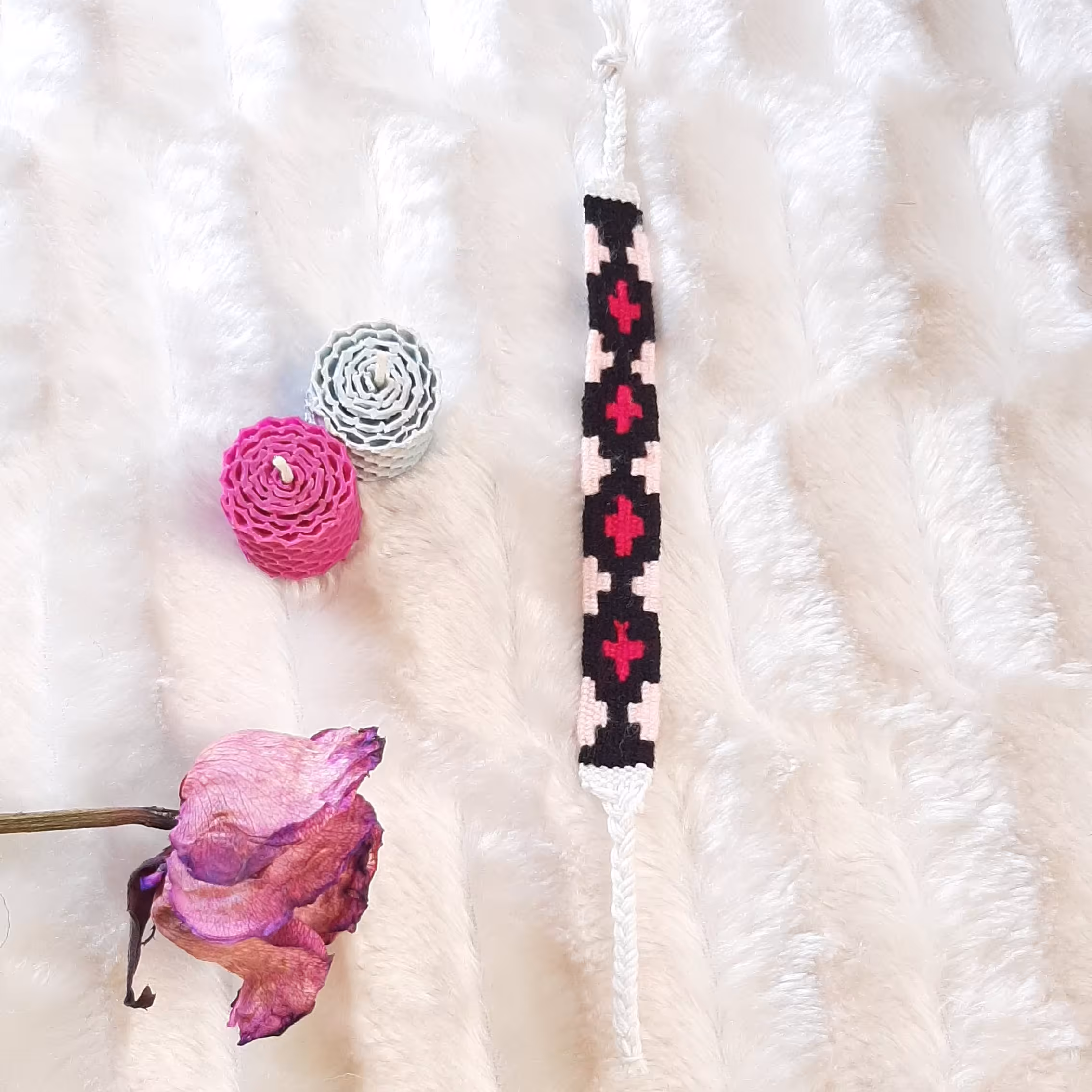 دستبند صورتی 