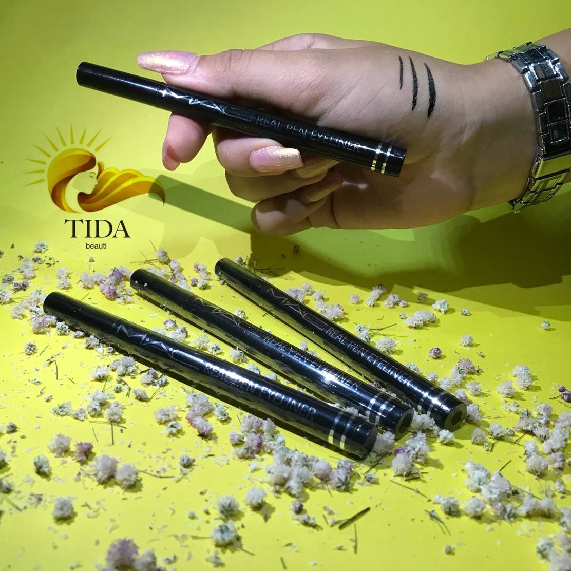 خط چشم ماژیکی مک با مواد تازه و بسیار سیاه ضد اب و بدون ریزش