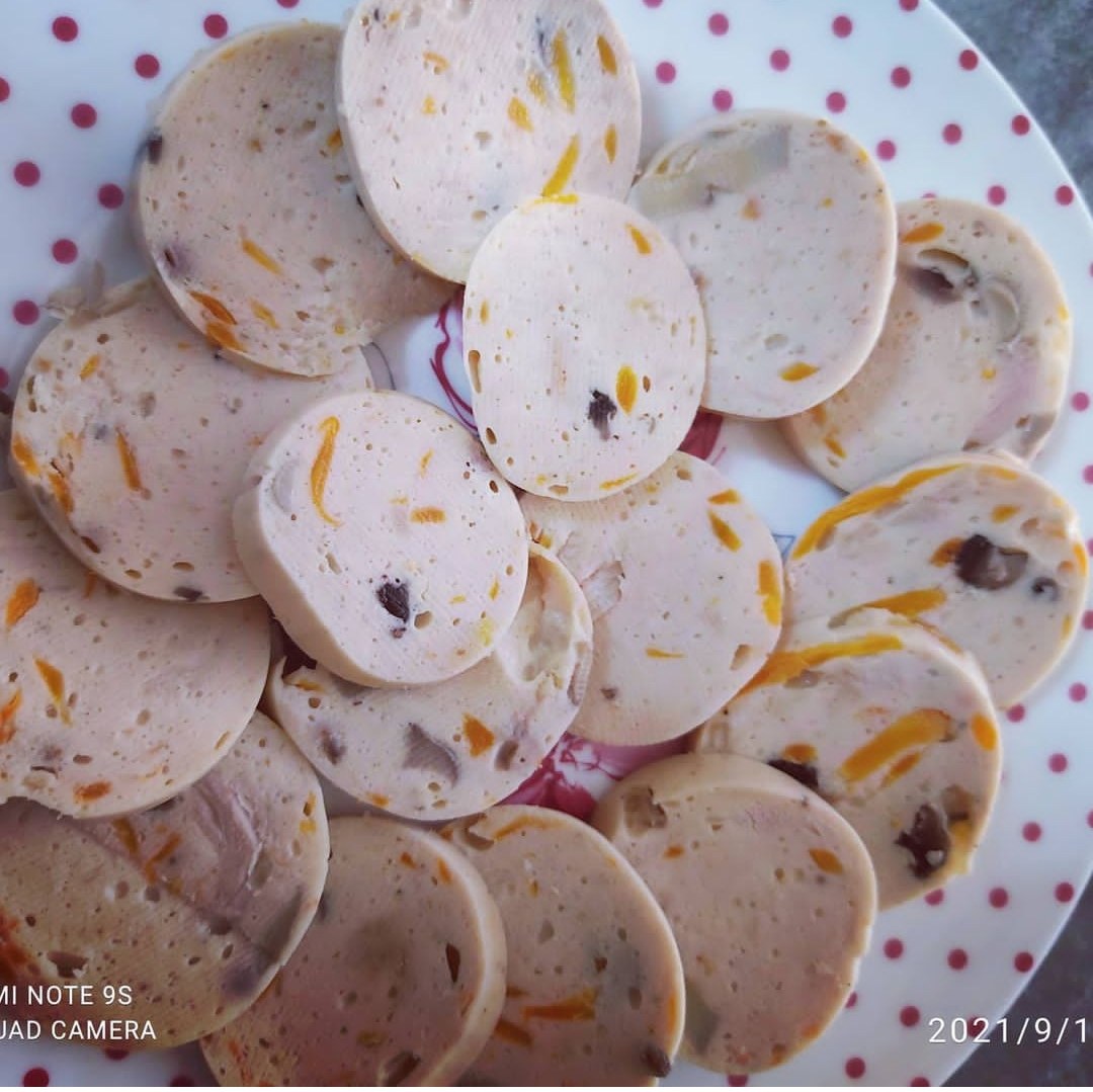کالباس مرغ و قارچ