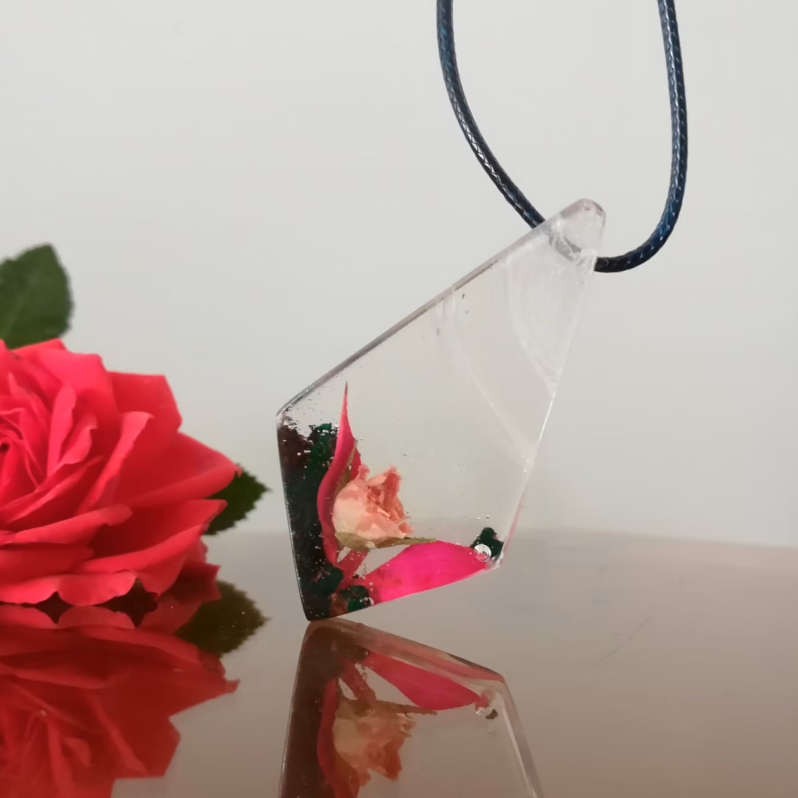 گردنبند چوب و رزین سبک ضد خش و نشکن