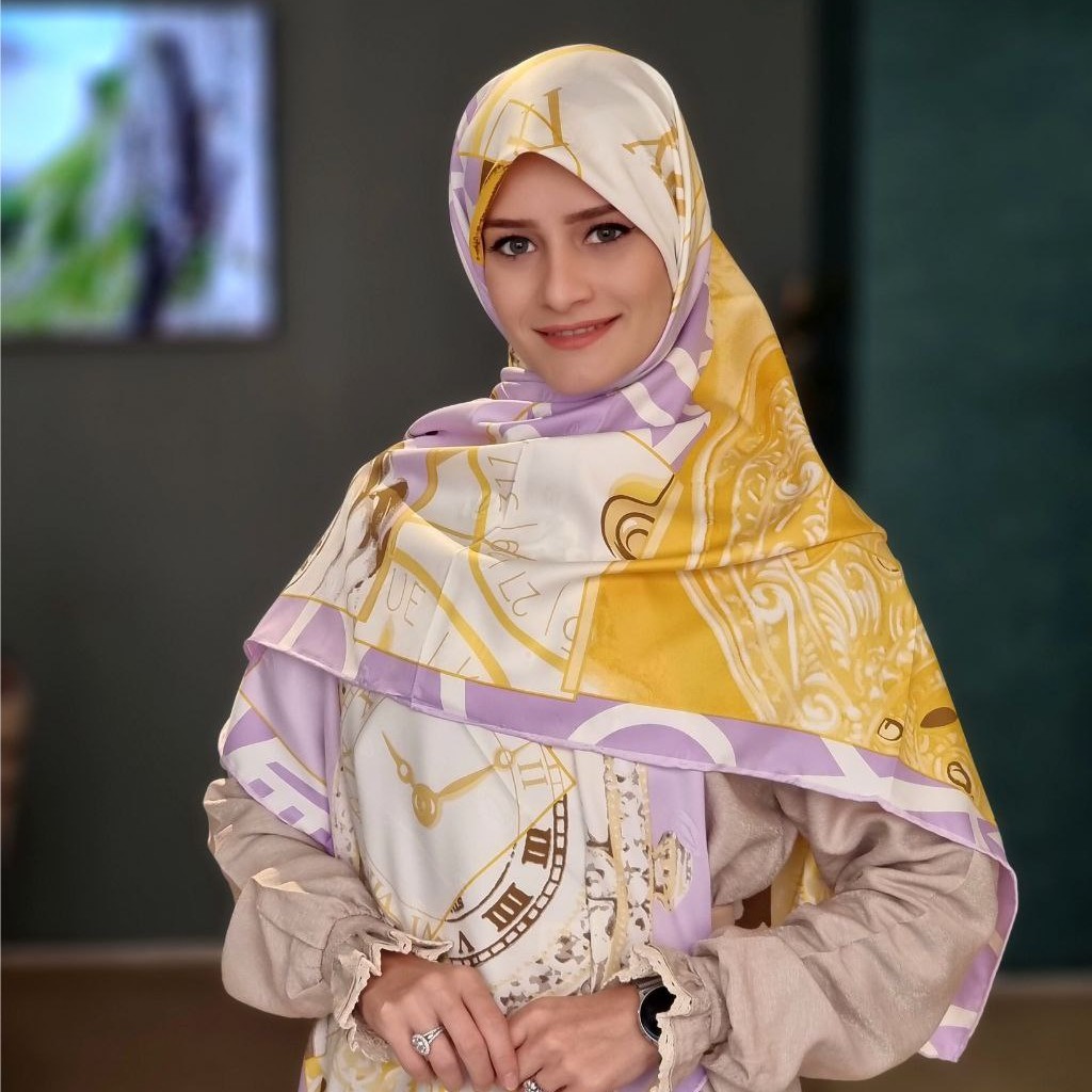 
روسری ابریشم ژاکارد وارداتی
سایز 140 سانت
طراحی جدید با رنگهای پاستلی
ایستایی خوبی روی سر داره  