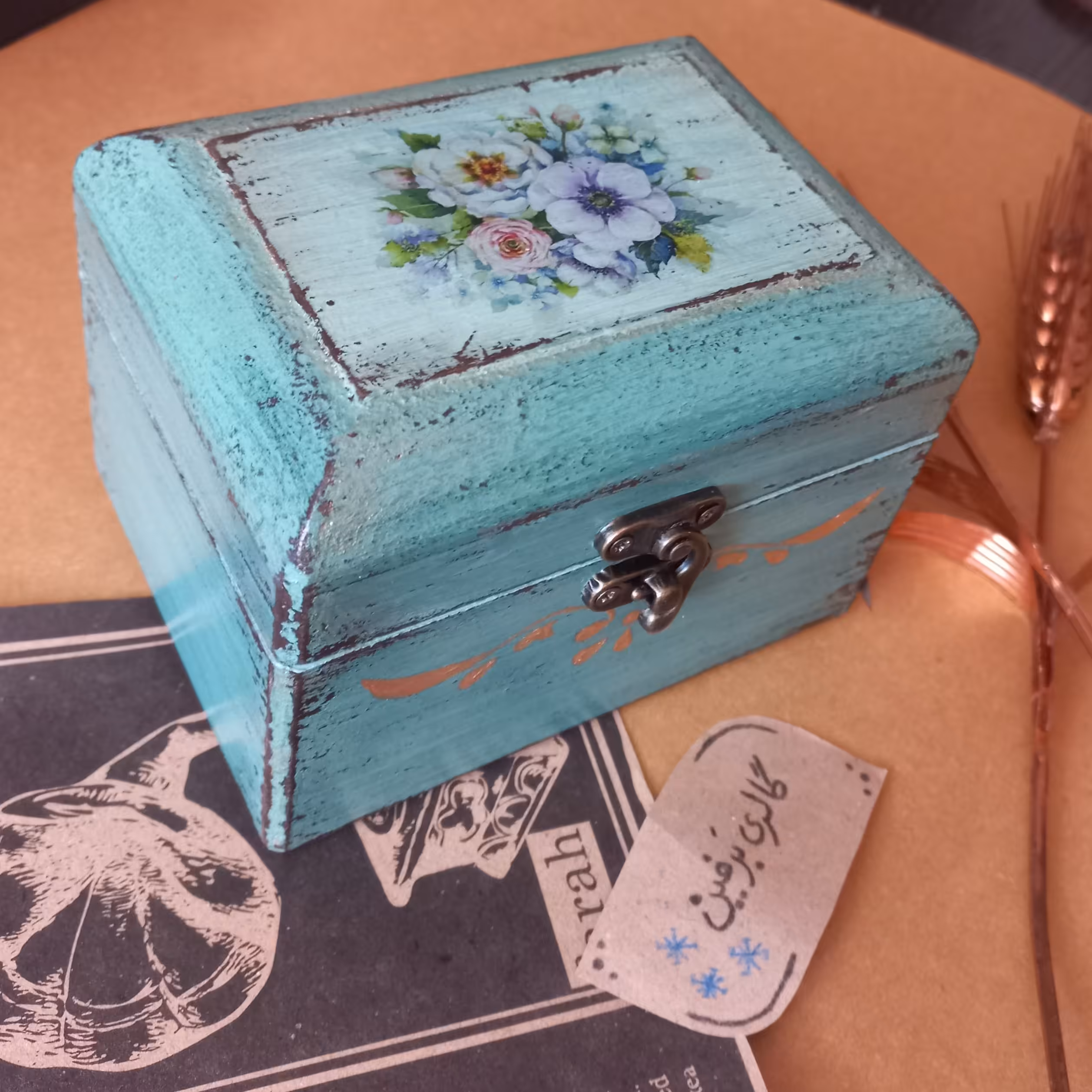 جعبه چوبی کوچک تکنیک کهنه کاری دکوپاژ