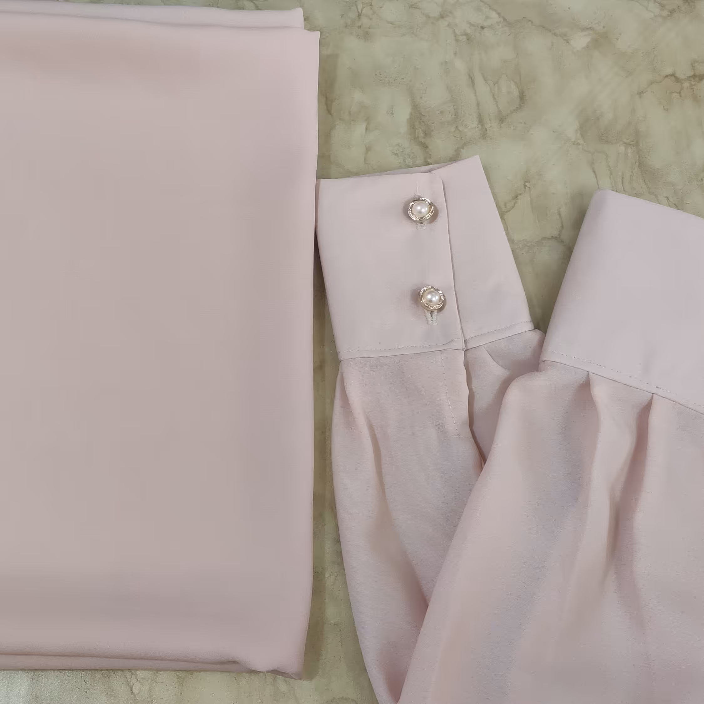 ست روسری و ساق دست  کرم نسکافه ای جنس کرپ حریر با ساق دو دکمه دلبرانه