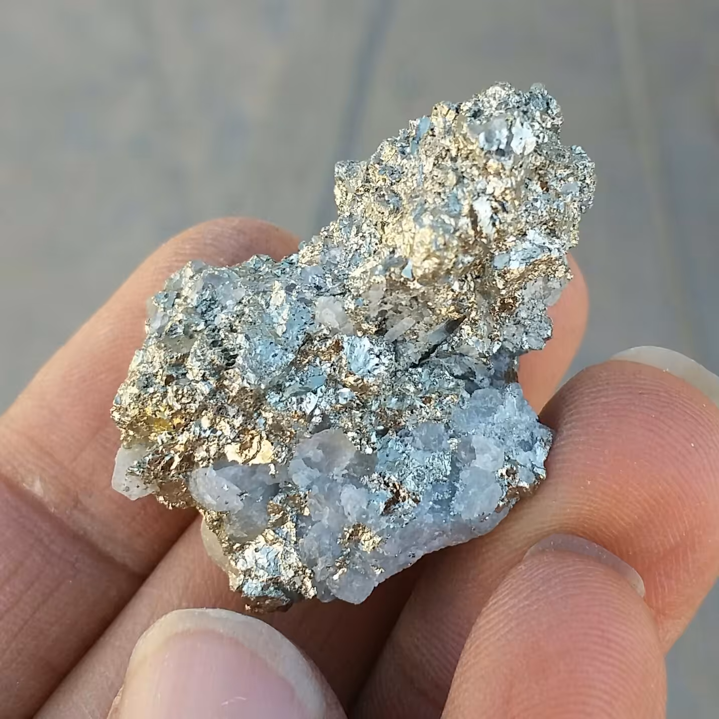 سنگ راف پیریت طلایی ملقب به سنگ طلا همرشدی با بورنیت  100 در 100 طبیعی شاهکار خلقت
بی نظیر
کد 12102