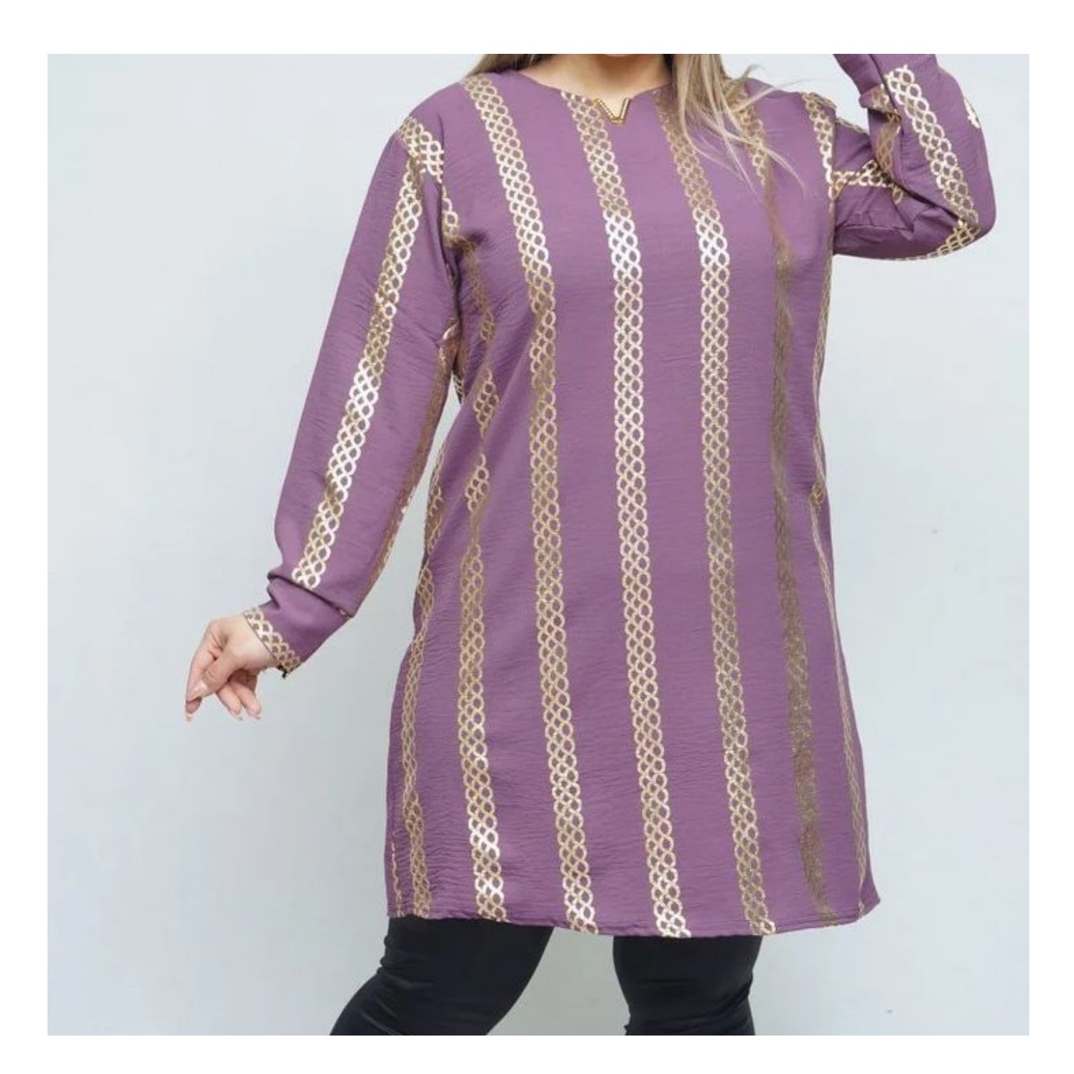 تونیک مانتویی ابروبادی گرم بالا طلاکوب یقه v .قد 95 مناسب سایز 40 تا 48 قد استین 54 عرض سینه 58