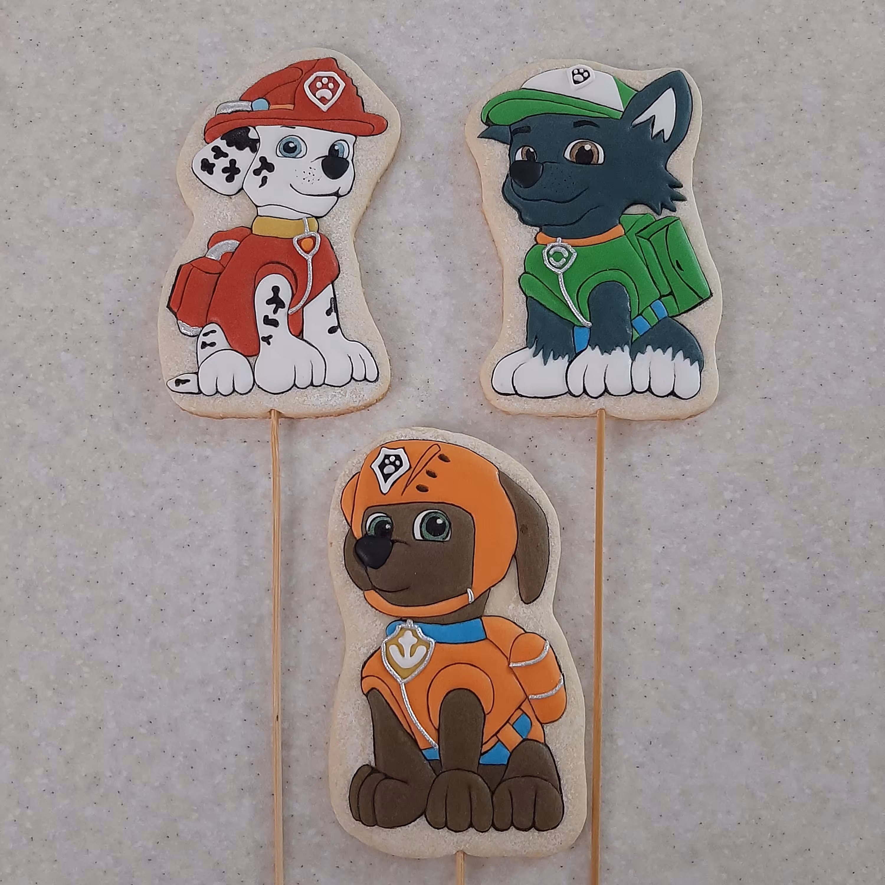 کوکی دکوراتیو رویال آیسینگ طرح تم سگ نگهبان با طرح دلخواه