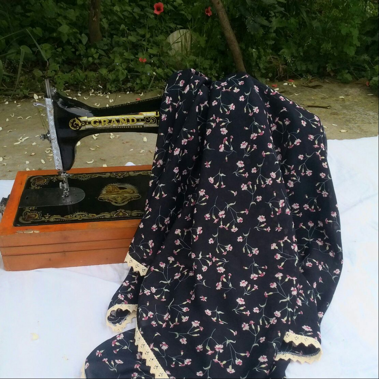 ست روسری و آستینک طرح میخک