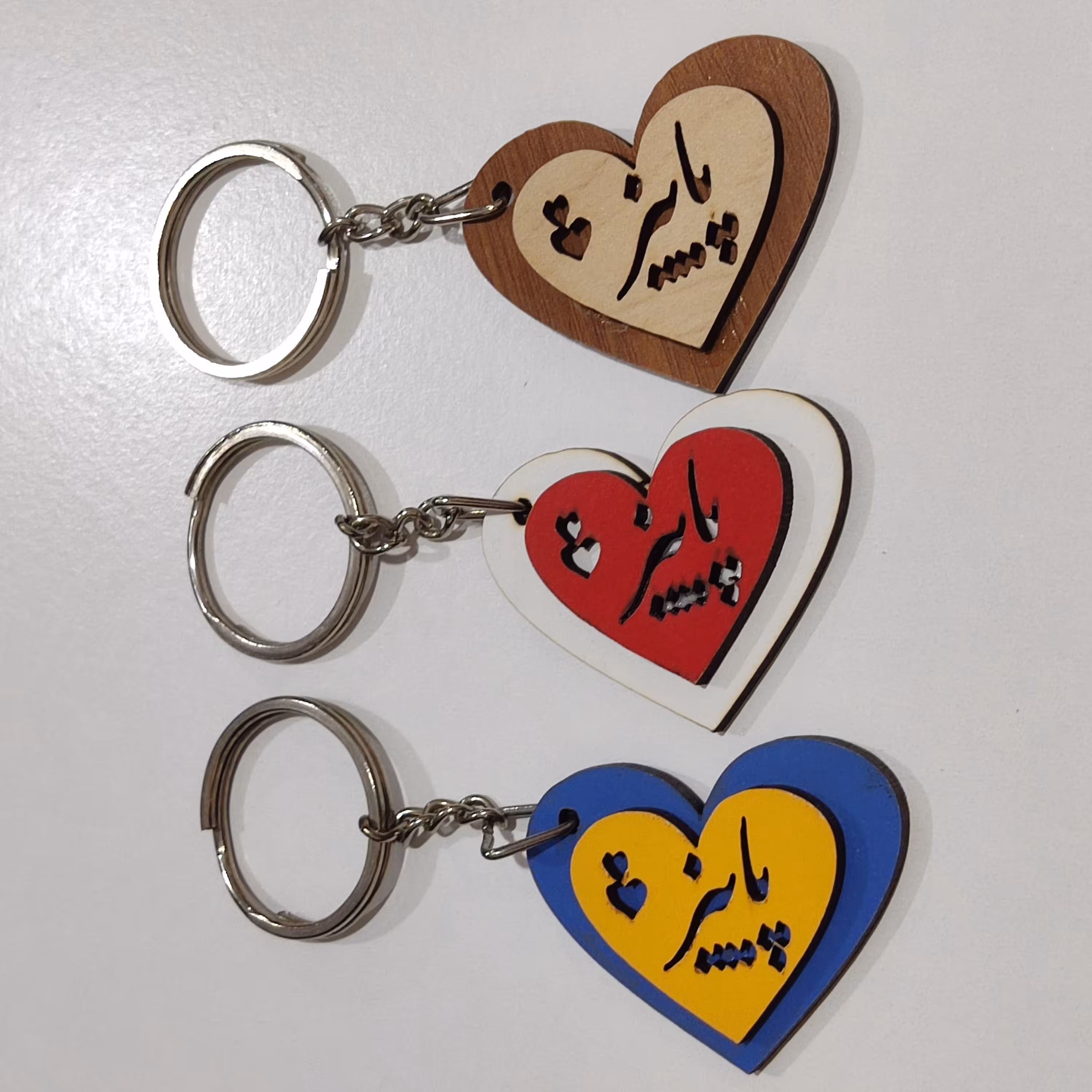 دست کلید چوبی (پاسوییچی) قلبی شکل اسم پاییز دارای رنگبندی و شکل مختلف 