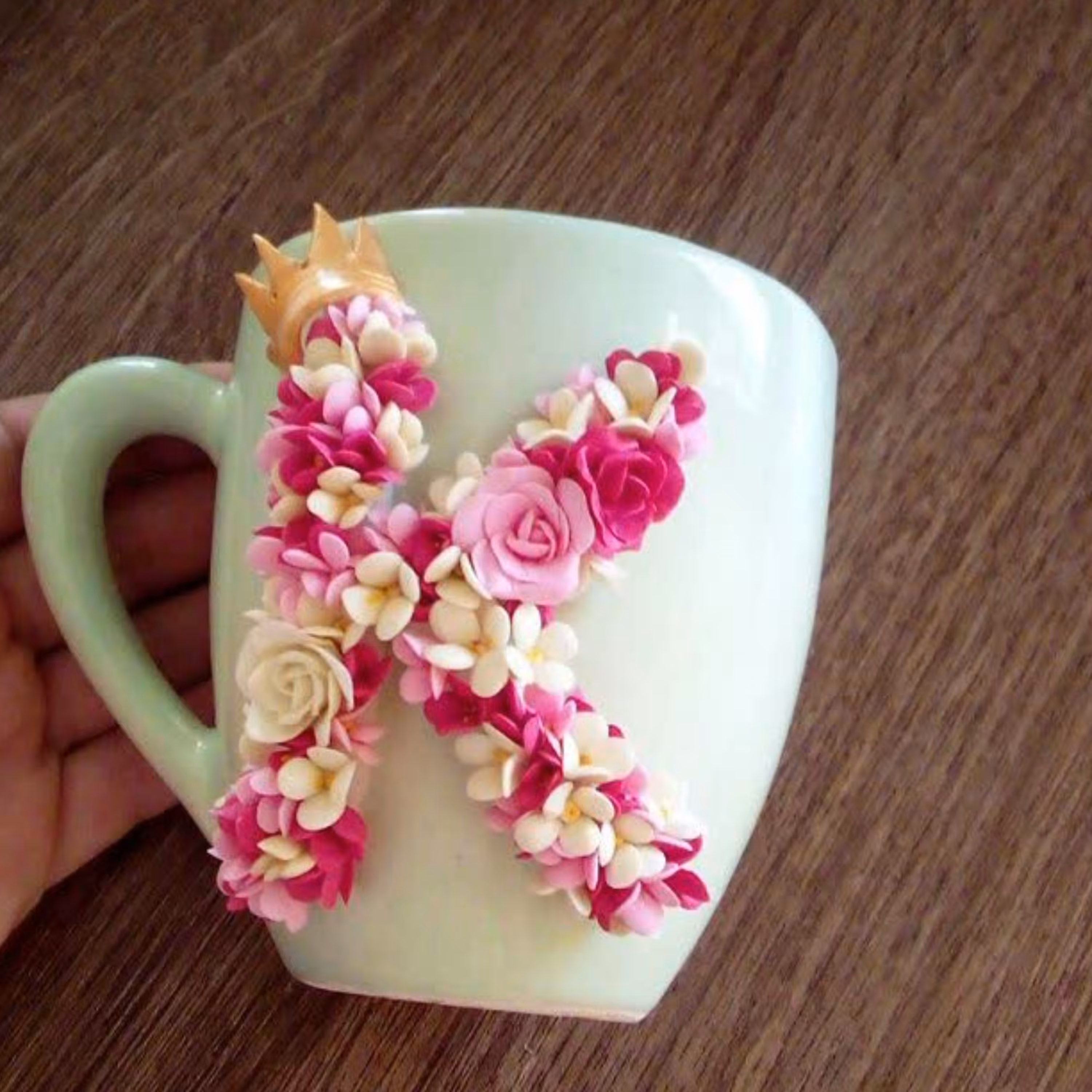 ماگ با طرح حرف انگلیسی با خمیر ایتالیایی