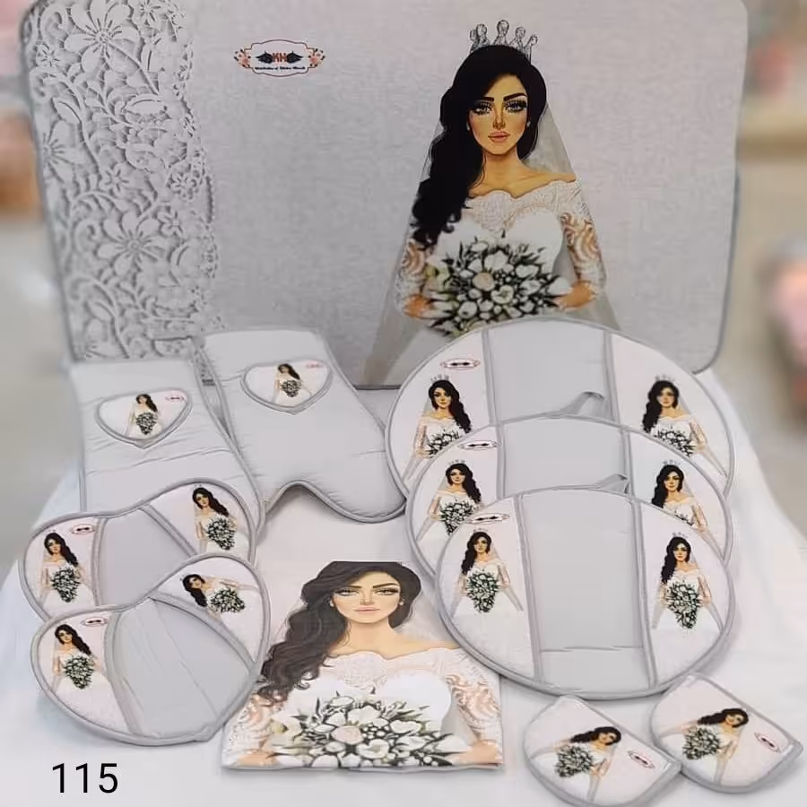 دمکنی و پیشبند آشپزخانه طرح عروس سرویس 11 پارچه (پس کرایه)